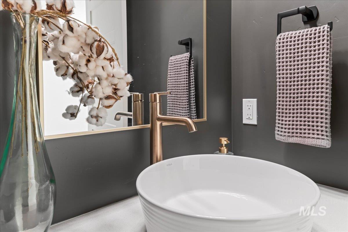 9580 S Prairie Falcon Ave., Nampa, Idaho 83686, 4 Bedrooms, 4.5 Bathrooms, Residential For Sale, Price $1,199,900,MLS 98966945