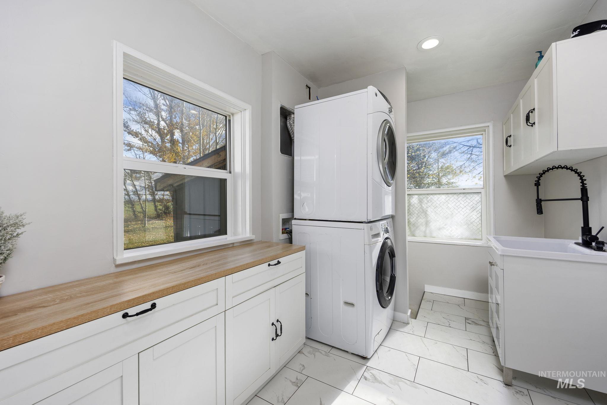 128 S 100 E, Rupert, Idaho 83350, 3 Bedrooms, 2 Bathrooms, Residential For Sale, Price $405,000,MLS 98966947