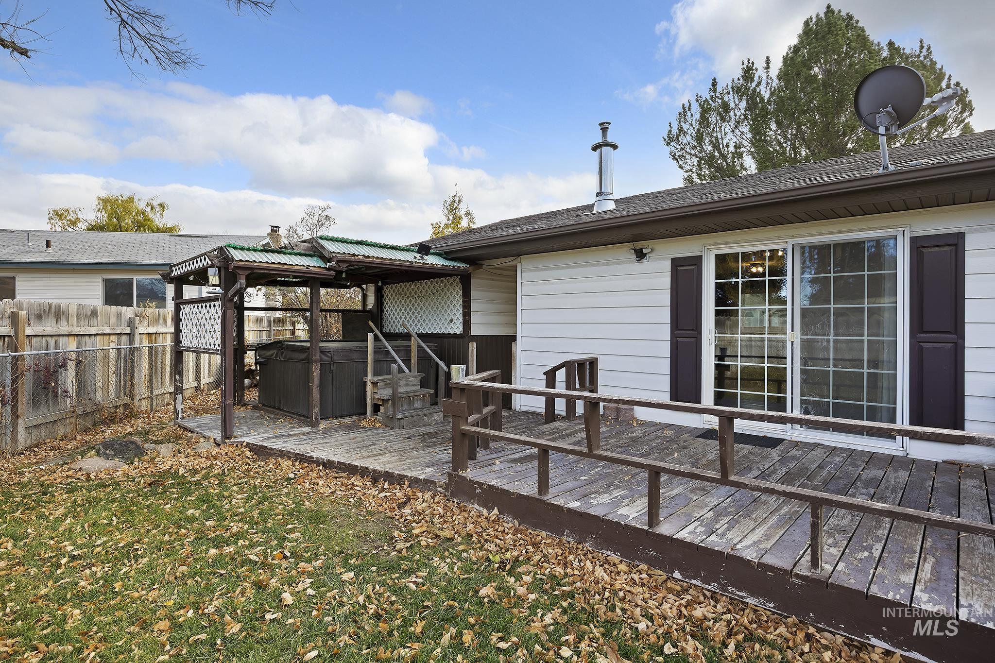 320 E 23rd Dr, Burley, Idaho 83318, 3 Bedrooms, 2 Bathrooms, Residential For Sale, Price $319,900,MLS 98966960