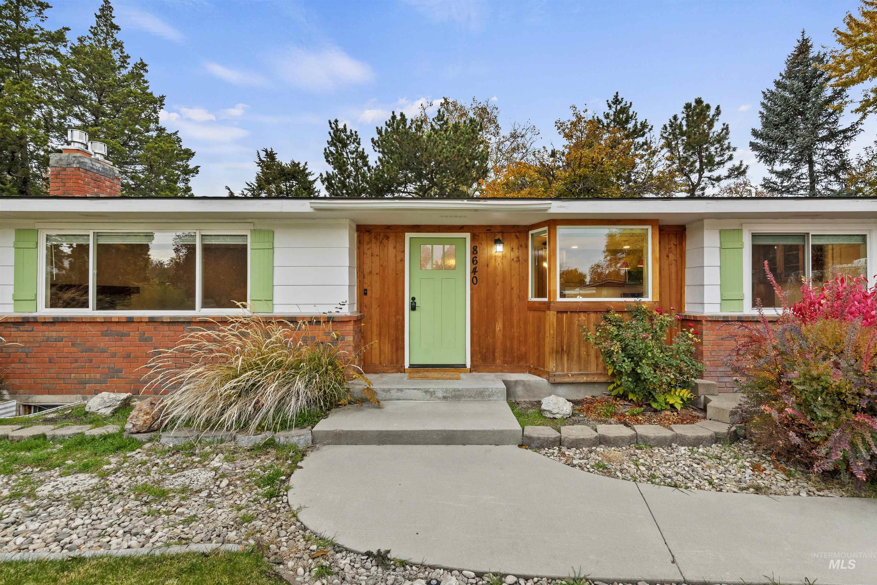 8640 W Brynwood, Boise, Idaho 83704, 5 Bedrooms, 3 Bathrooms, Residential For Sale, Price $635,000,MLS 98966977