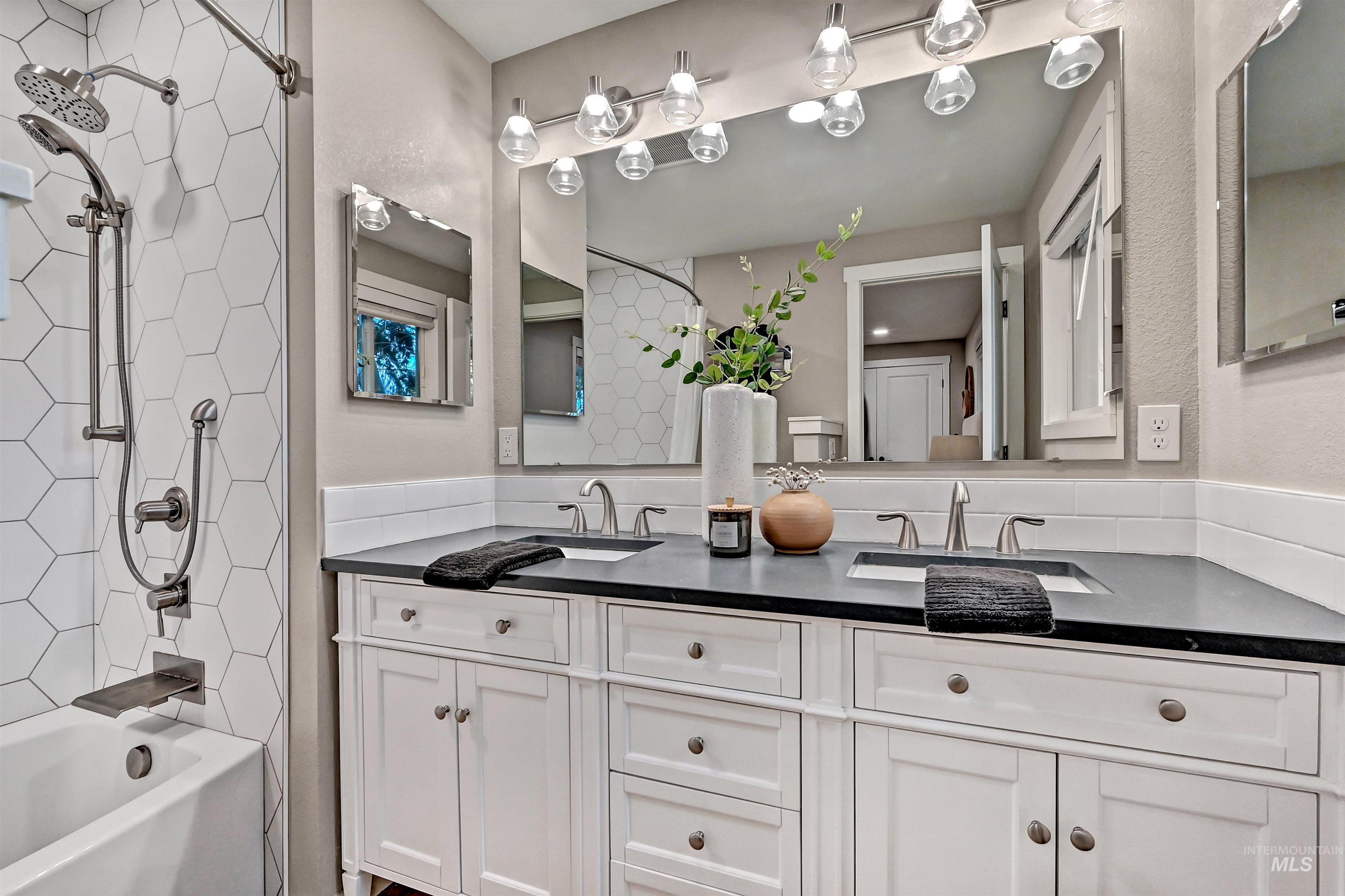 8640 W Brynwood, Boise, Idaho 83704, 5 Bedrooms, 3 Bathrooms, Residential For Sale, Price $635,000,MLS 98966977