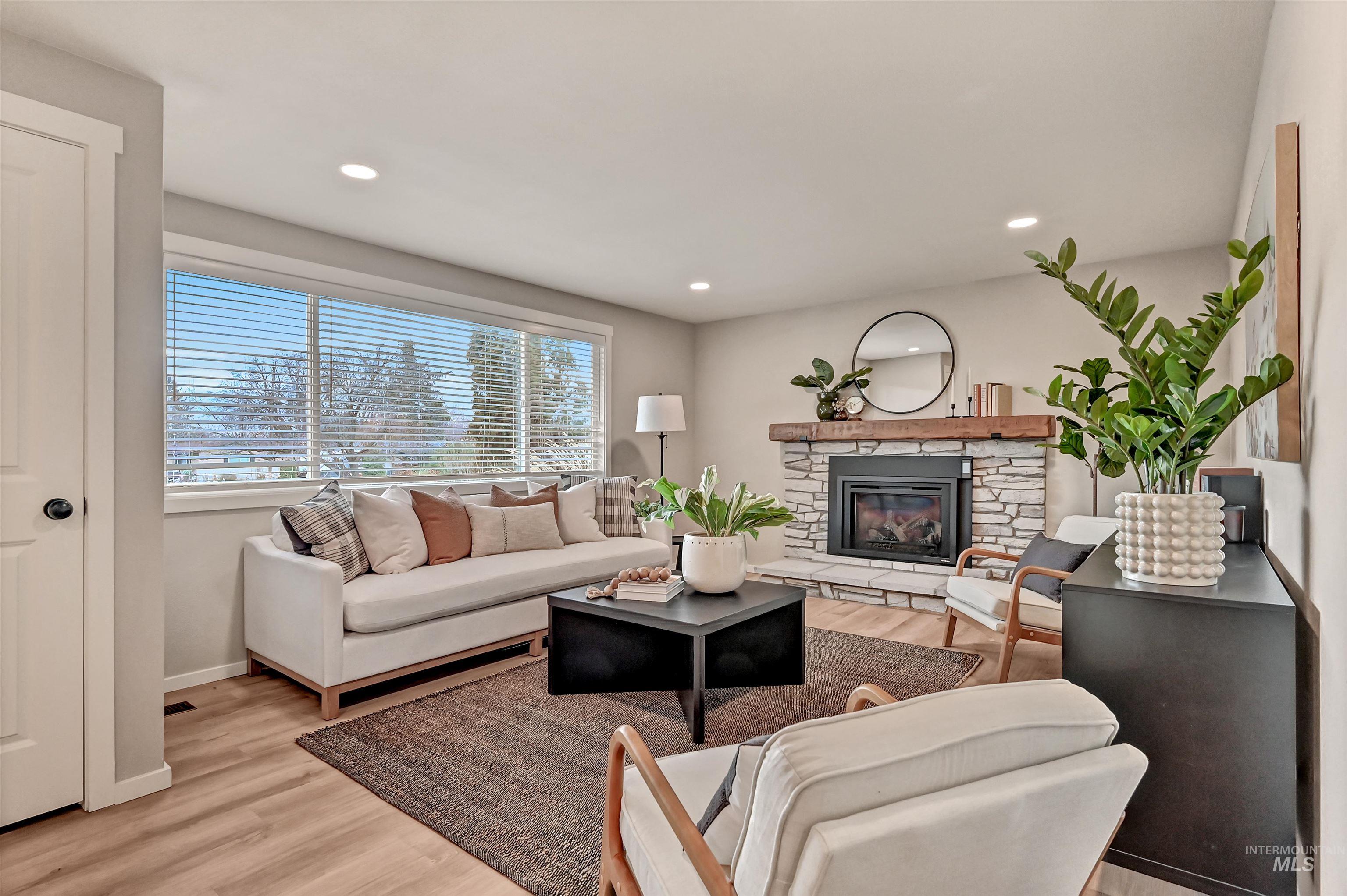 8640 W Brynwood, Boise, Idaho 83704, 5 Bedrooms, 3 Bathrooms, Residential For Sale, Price $635,000,MLS 98966977