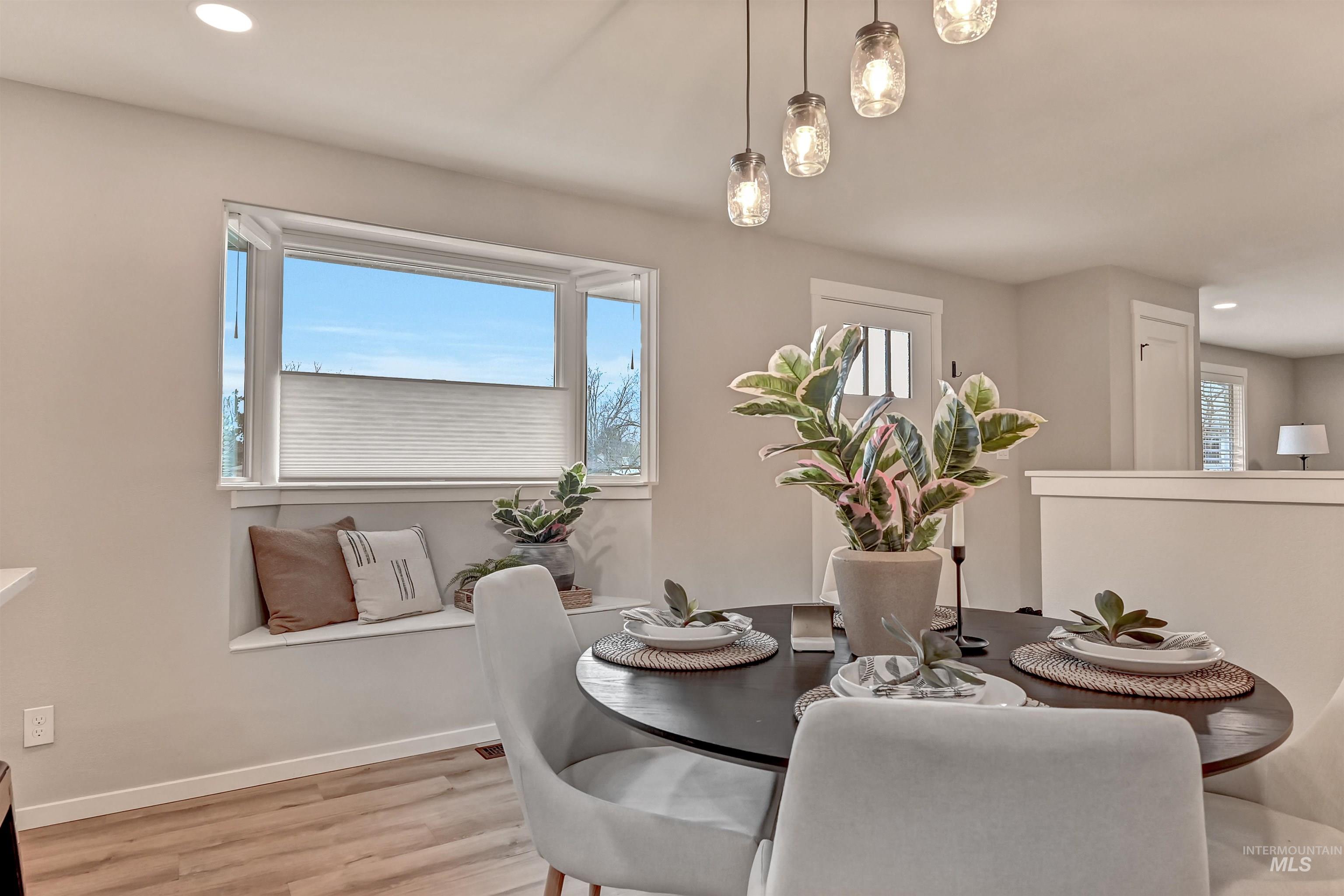 8640 W Brynwood, Boise, Idaho 83704, 5 Bedrooms, 3 Bathrooms, Residential For Sale, Price $635,000,MLS 98966977