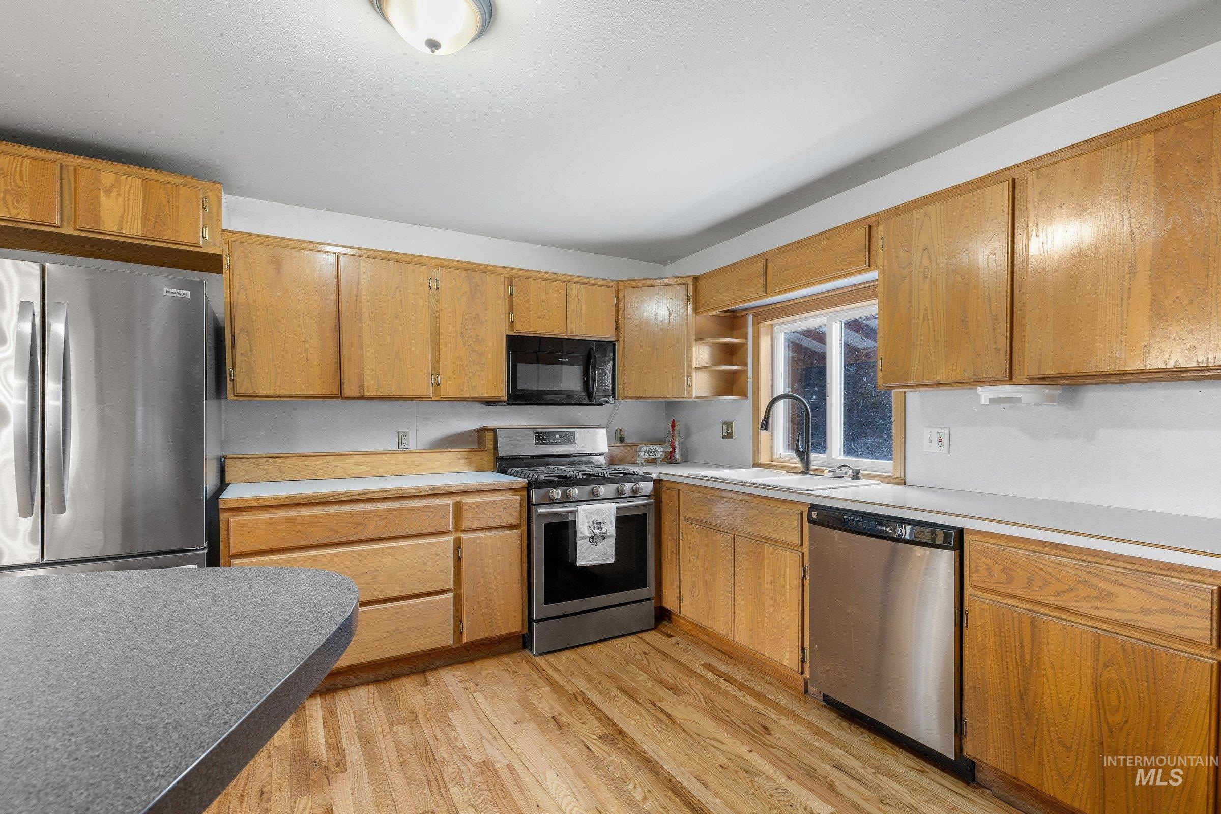 522 E Cleveland, Glenns Ferry, Idaho 83623, 4 Bedrooms, 2.5 Bathrooms, Residential For Sale, Price $369,900,MLS 98966978