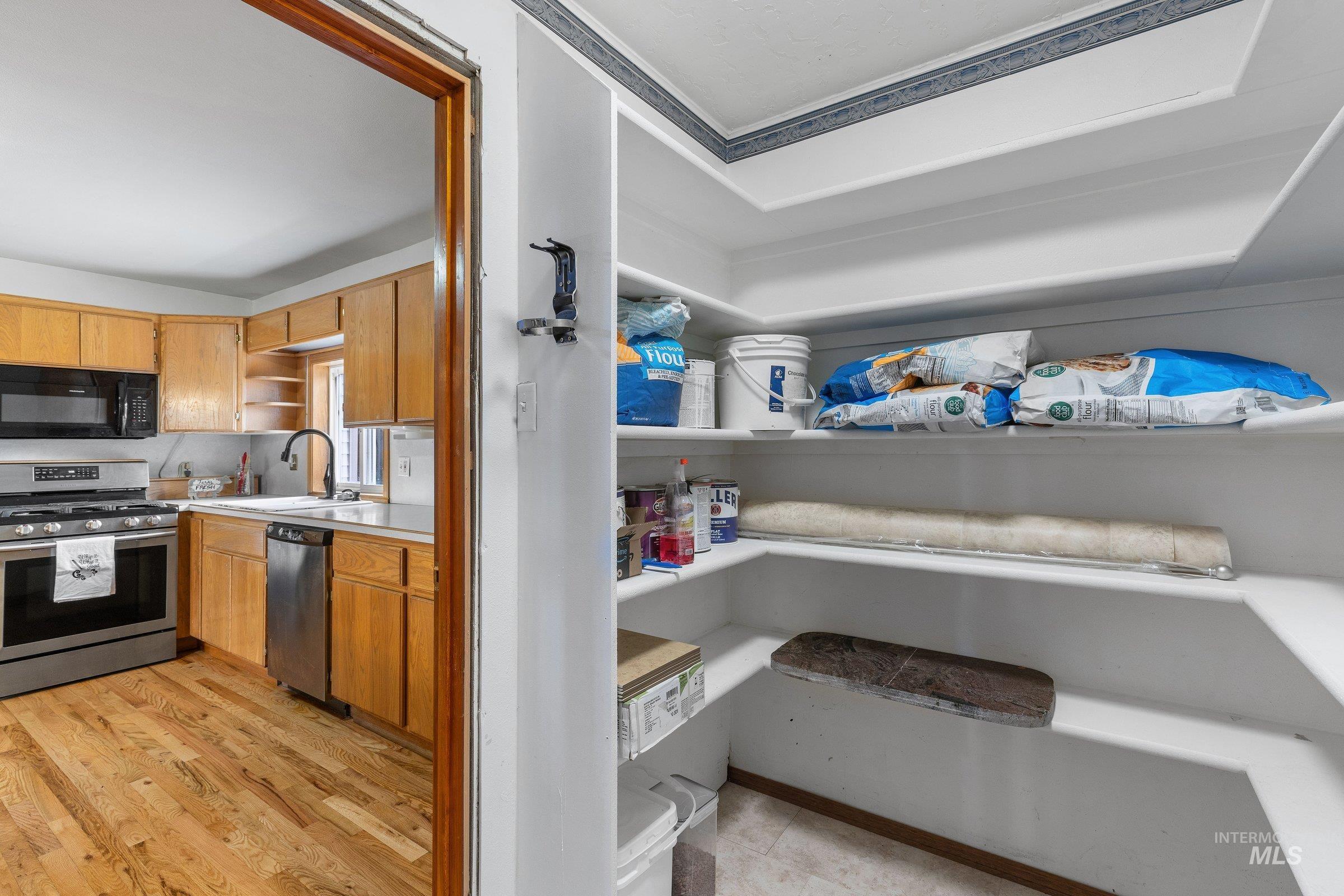 522 E Cleveland, Glenns Ferry, Idaho 83623, 4 Bedrooms, 2.5 Bathrooms, Residential For Sale, Price $369,900,MLS 98966978