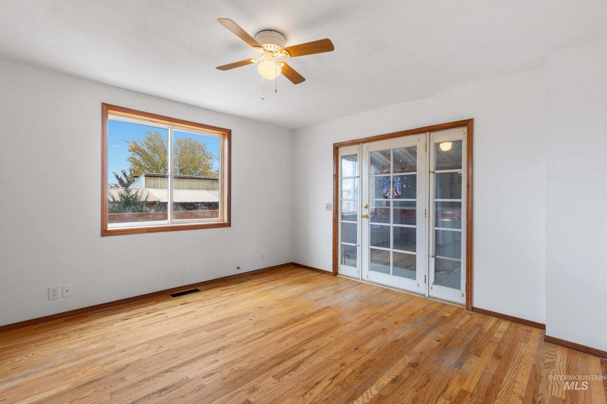 522 E Cleveland, Glenns Ferry, Idaho 83623, 4 Bedrooms, 2.5 Bathrooms, Residential For Sale, Price $369,900,MLS 98966978