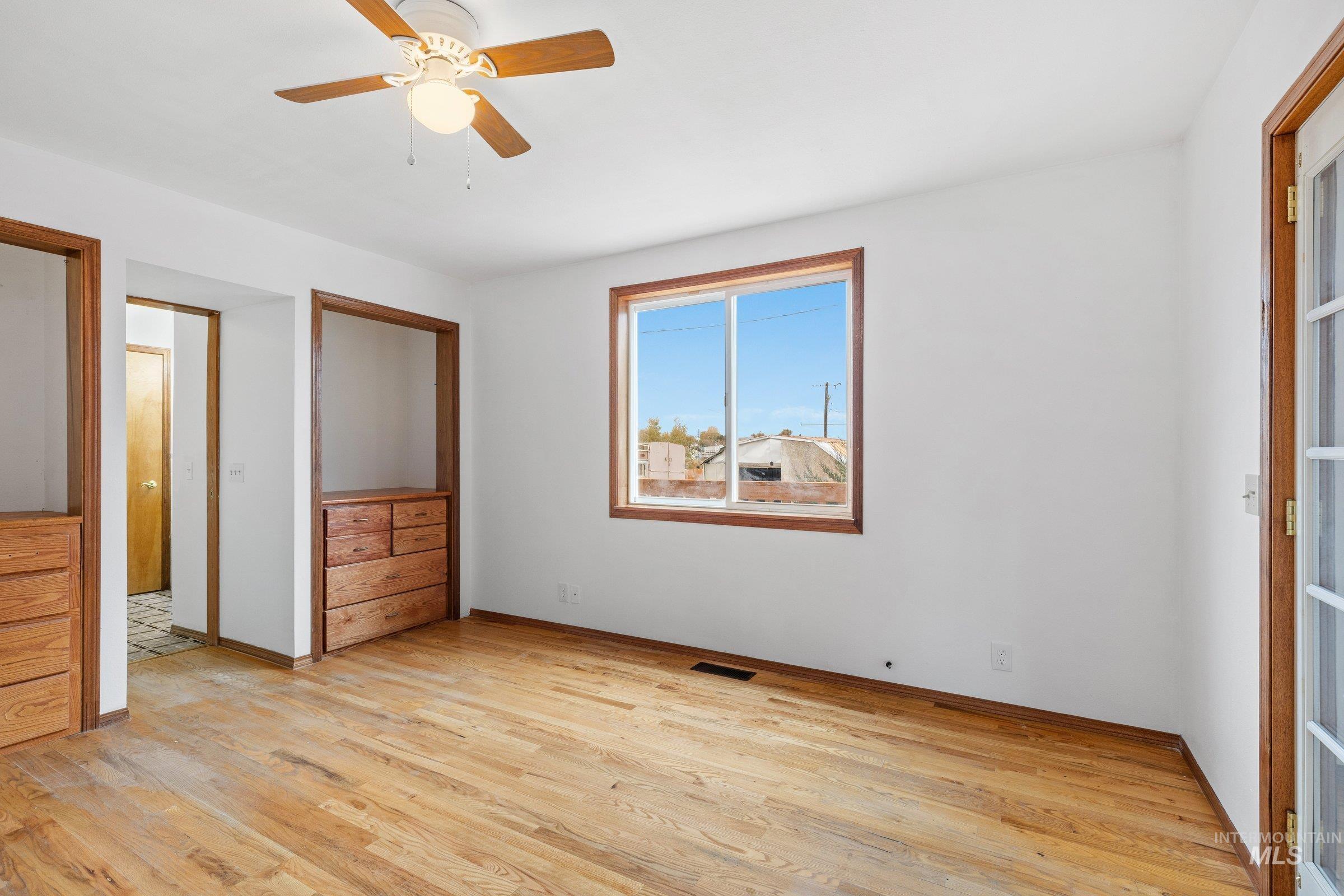 522 E Cleveland, Glenns Ferry, Idaho 83623, 4 Bedrooms, 2.5 Bathrooms, Residential For Sale, Price $369,900,MLS 98966978