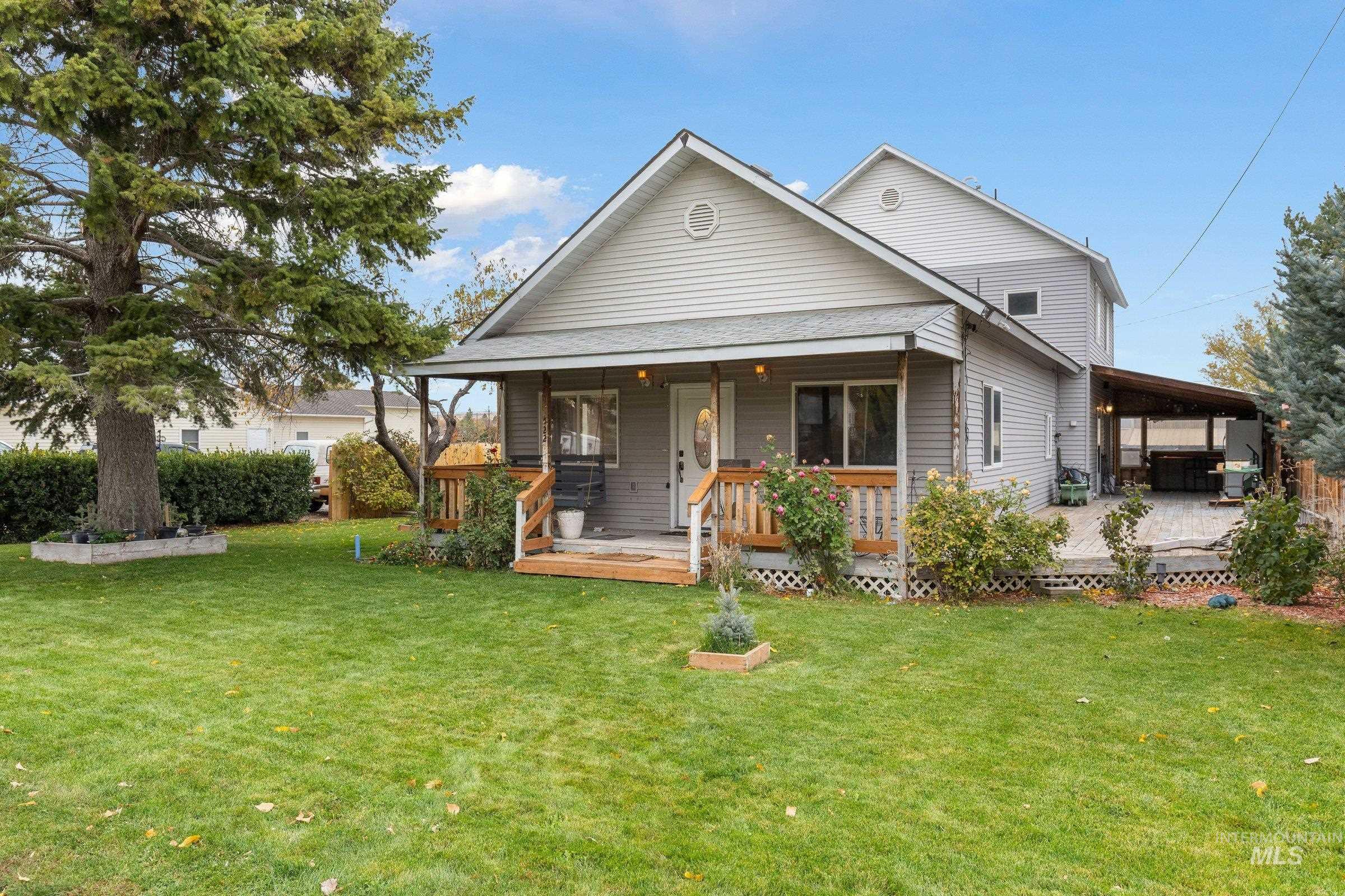 522 E Cleveland, Glenns Ferry, Idaho 83623, 4 Bedrooms, 2.5 Bathrooms, Residential For Sale, Price $369,900,MLS 98966978