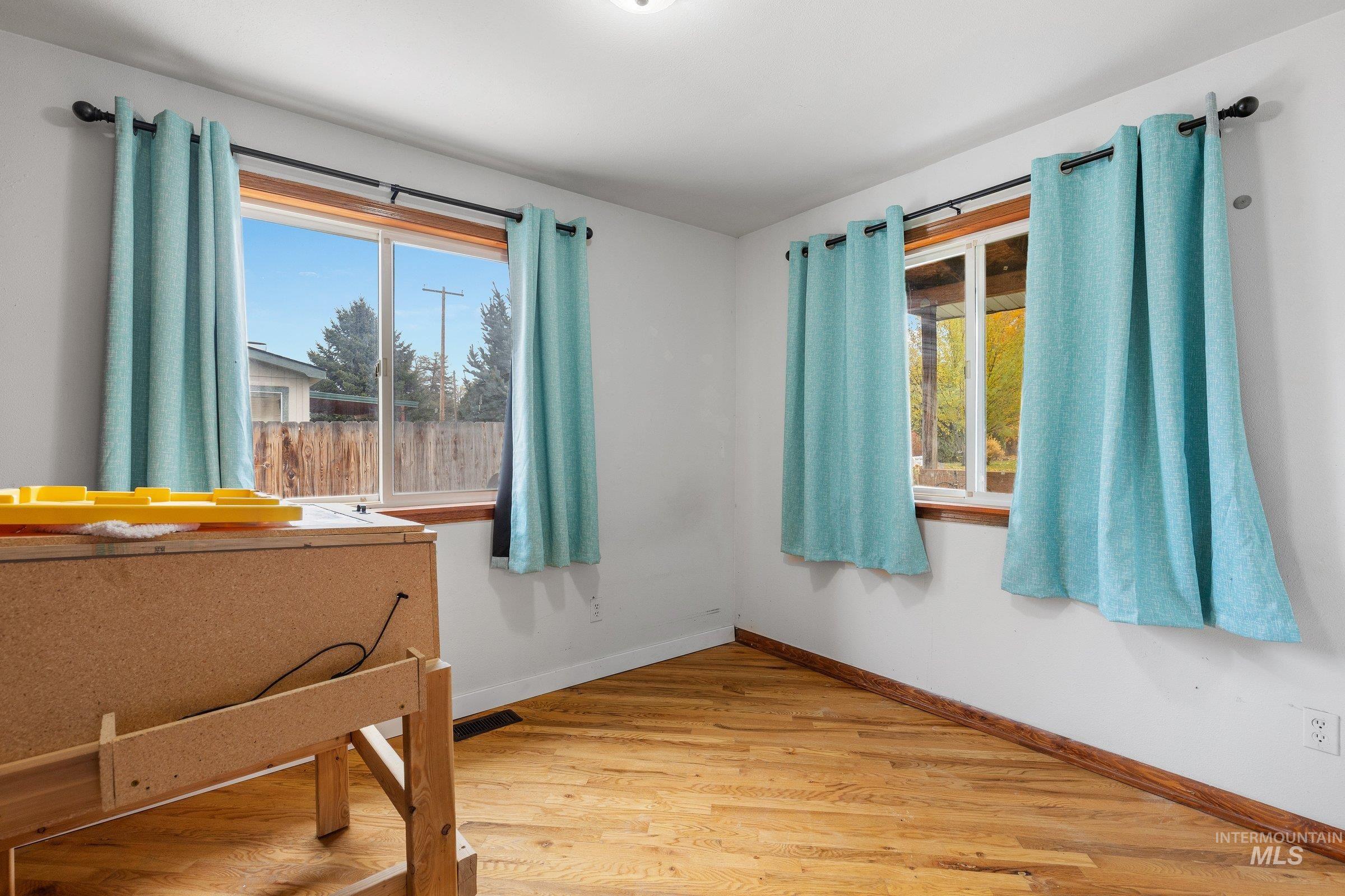 522 E Cleveland, Glenns Ferry, Idaho 83623, 4 Bedrooms, 2.5 Bathrooms, Residential For Sale, Price $369,900,MLS 98966978