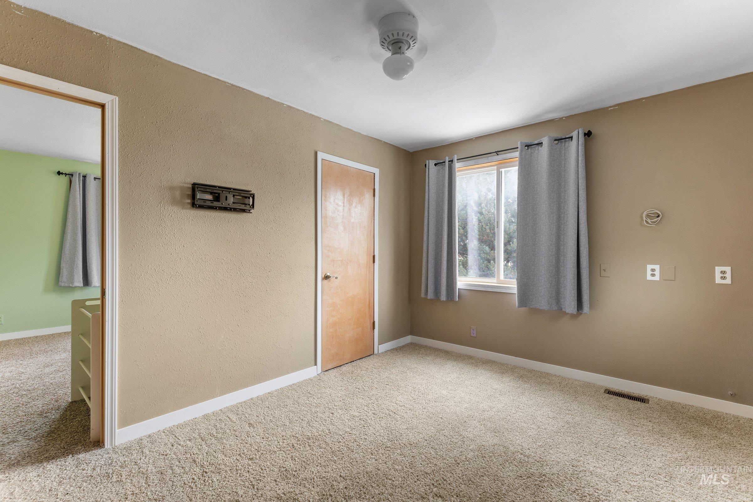 522 E Cleveland, Glenns Ferry, Idaho 83623, 4 Bedrooms, 2.5 Bathrooms, Residential For Sale, Price $369,900,MLS 98966978