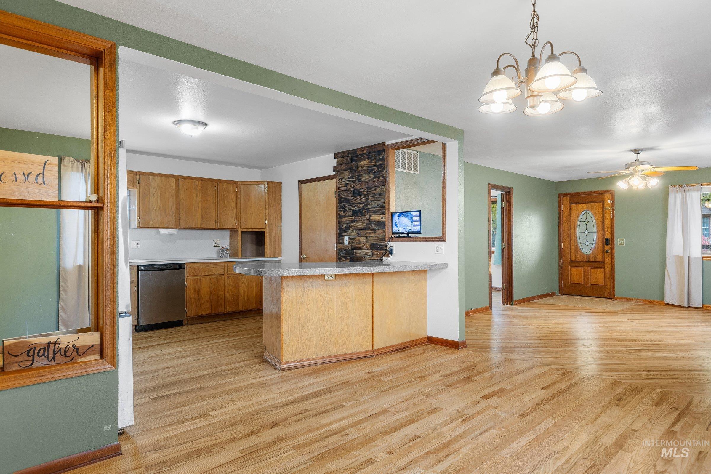 522 E Cleveland, Glenns Ferry, Idaho 83623, 4 Bedrooms, 2.5 Bathrooms, Residential For Sale, Price $369,900,MLS 98966978