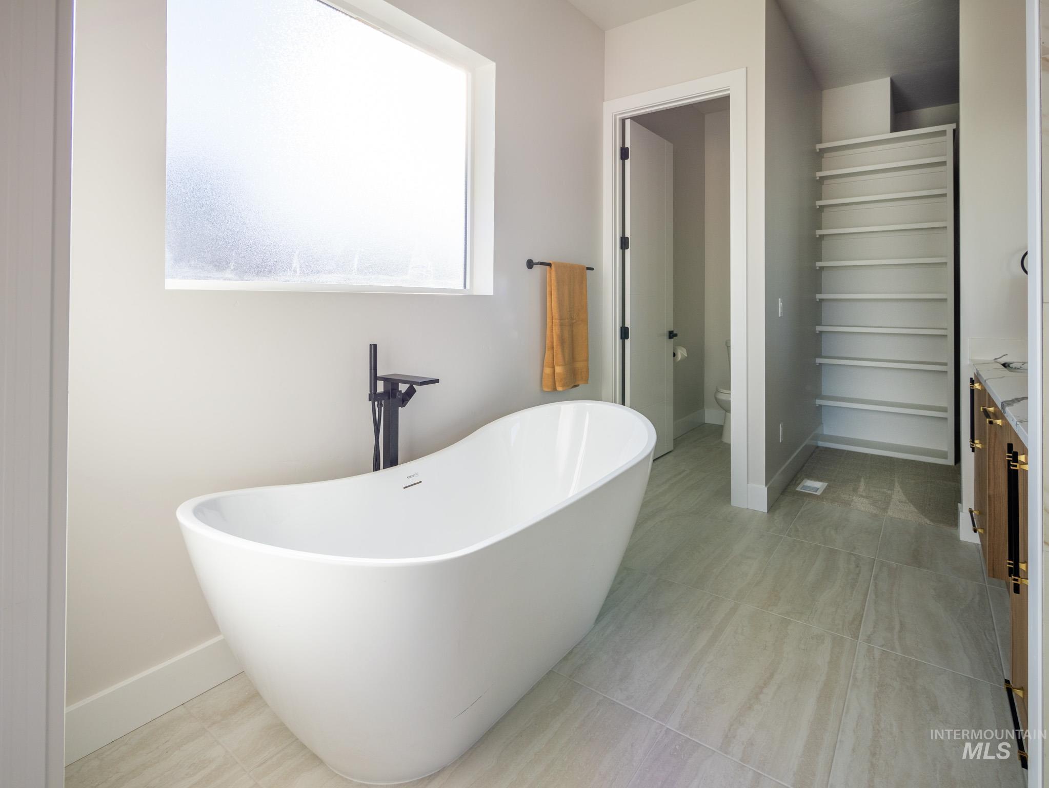 1590 N Watershed Ln, Star, Idaho 83669, 4 Bedrooms, 3 Bathrooms, Residential For Sale, Price $985,000,MLS 98966980