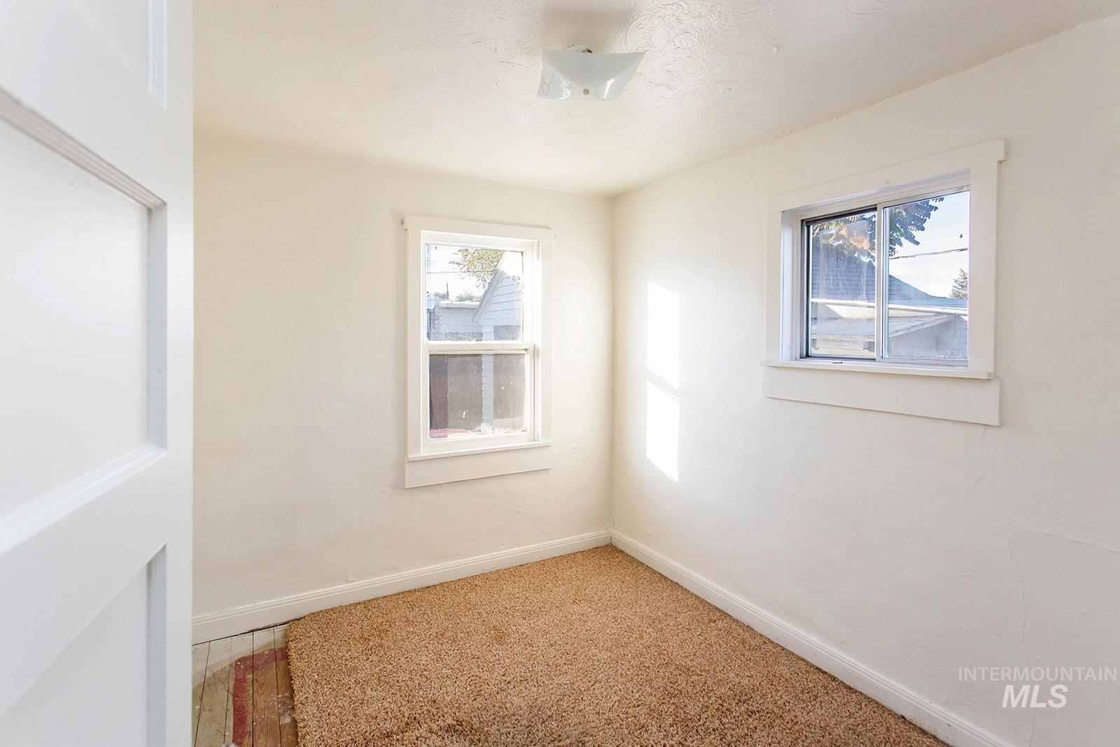 319 Jackson St, Twin Falls, Idaho 83301, 2 Bedrooms, 1 Bathroom, Residential Income For Sale, Price $229,000,MLS 98966981