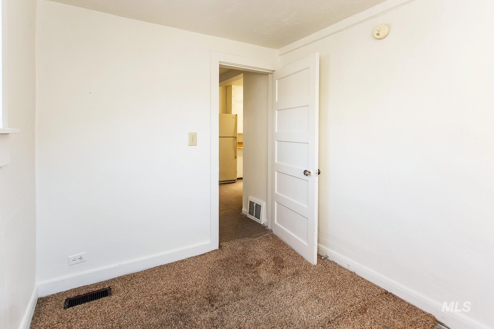 319 Jackson St, Twin Falls, Idaho 83301, 2 Bedrooms, 1 Bathroom, Residential Income For Sale, Price $229,000,MLS 98966981