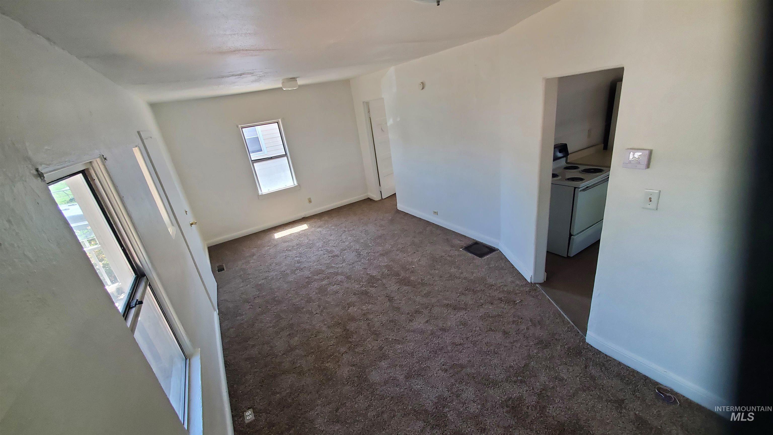 319 Jackson St, Twin Falls, Idaho 83301, 2 Bedrooms, 1 Bathroom, Residential Income For Sale, Price $189,000, 98966981
