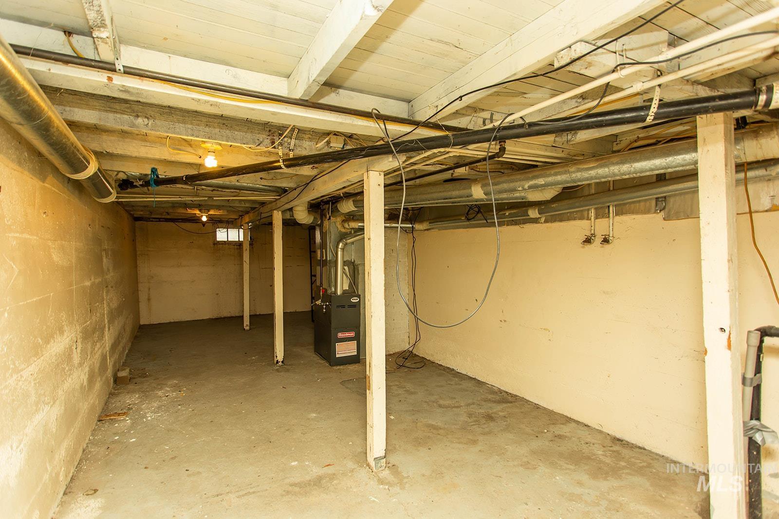 319 Jackson St, Twin Falls, Idaho 83301, 2 Bedrooms, 1 Bathroom, Residential Income For Sale, Price $229,000,MLS 98966981