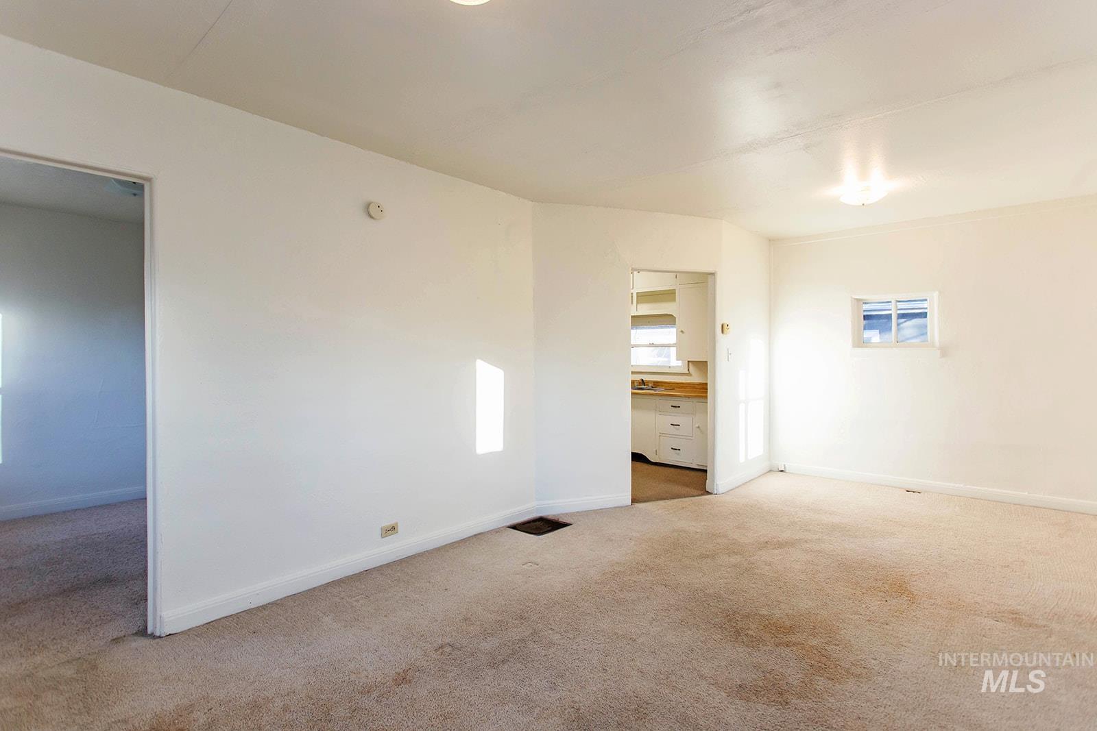 319 Jackson St, Twin Falls, Idaho 83301, 2 Bedrooms, 1 Bathroom, Residential Income For Sale, Price $229,000,MLS 98966981