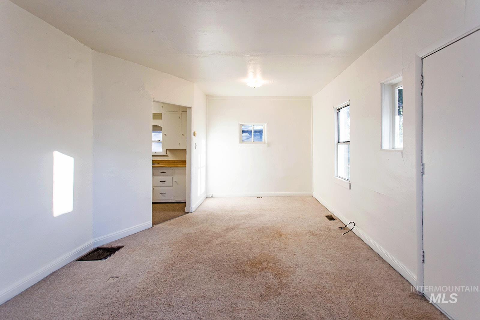 319 Jackson St, Twin Falls, Idaho 83301, 2 Bedrooms, 1 Bathroom, Residential Income For Sale, Price $229,000,MLS 98966981