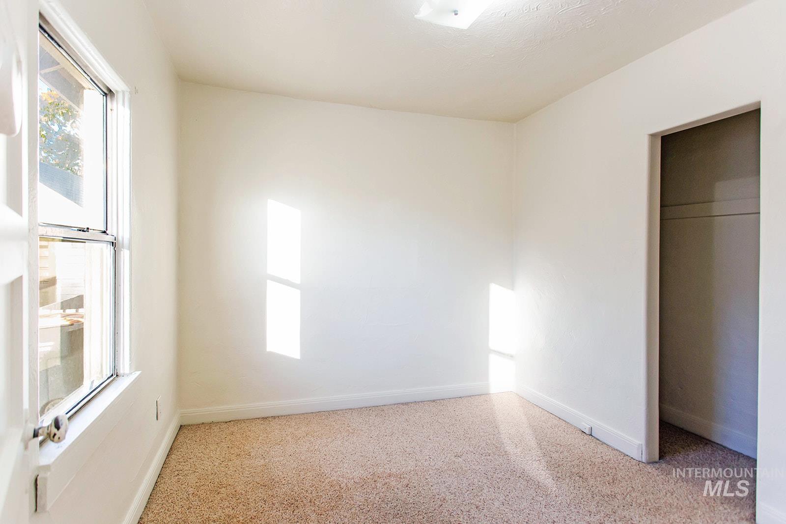 319 Jackson St, Twin Falls, Idaho 83301, 2 Bedrooms, 1 Bathroom, Residential Income For Sale, Price $229,000,MLS 98966981