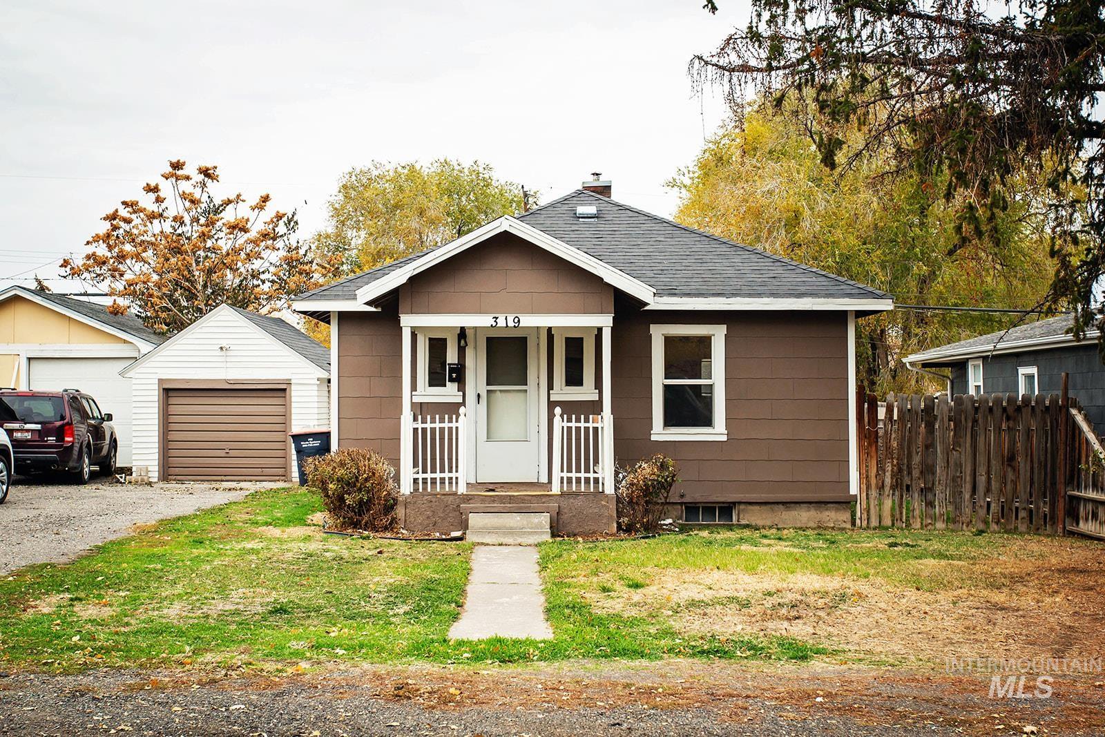 319 Jackson St, Twin Falls, Idaho 83301, 2 Bedrooms, 1 Bathroom, Residential For Sale, Price $199,000,MLS 98966983