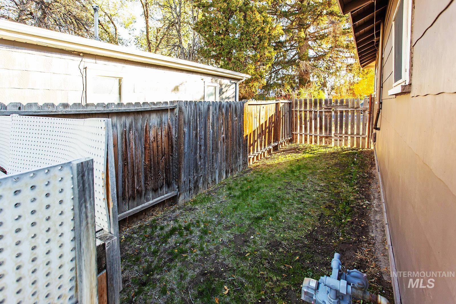 319 Jackson St, Twin Falls, Idaho 83301, 2 Bedrooms, 1 Bathroom, Residential For Sale, Price $219,000,MLS 98966983