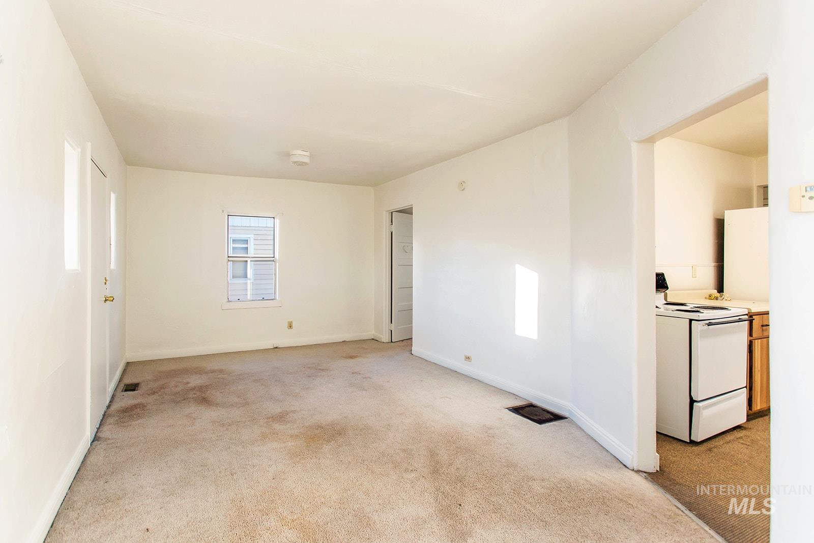 319 Jackson St, Twin Falls, Idaho 83301, 2 Bedrooms, 1 Bathroom, Residential For Sale, Price $219,000,MLS 98966983