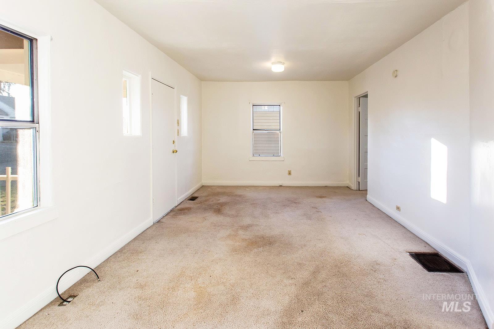 319 Jackson St, Twin Falls, Idaho 83301, 2 Bedrooms, 1 Bathroom, Residential For Sale, Price $219,000,MLS 98966983