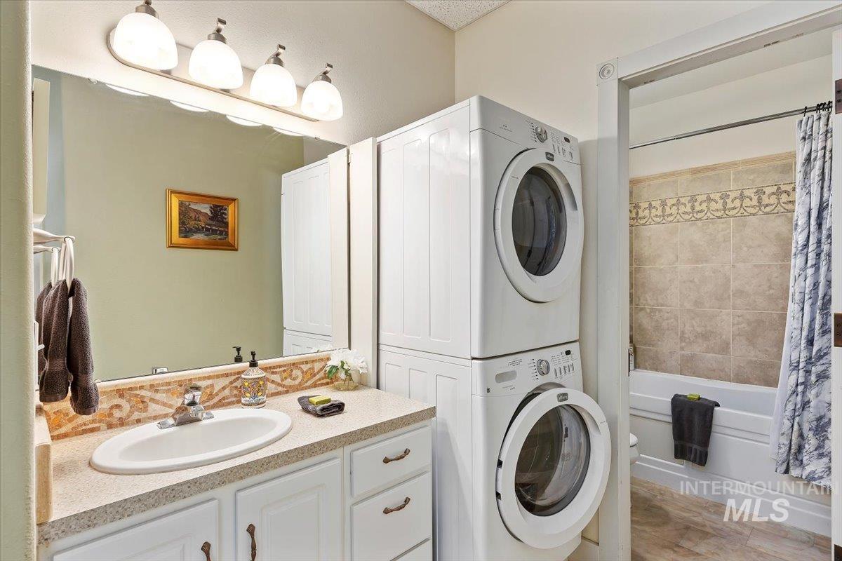 200 N 8th, Buhl, Idaho 83316, 2 Bedrooms, 1 Bathroom, Residential Income For Sale, Price $680,000,MLS 98966985