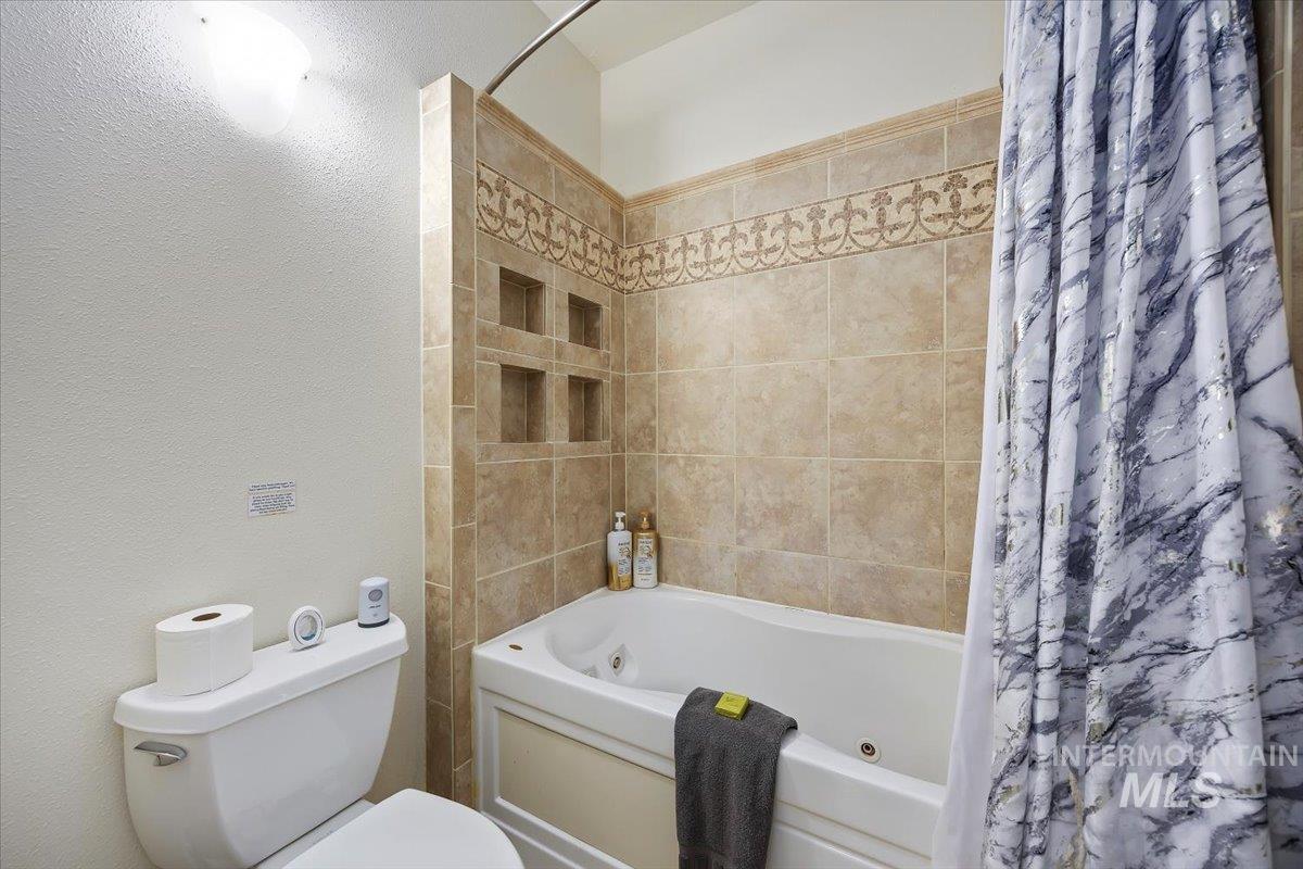 200 N 8th, Buhl, Idaho 83316, 2 Bedrooms, 1 Bathroom, Residential Income For Sale, Price $680,000,MLS 98966985