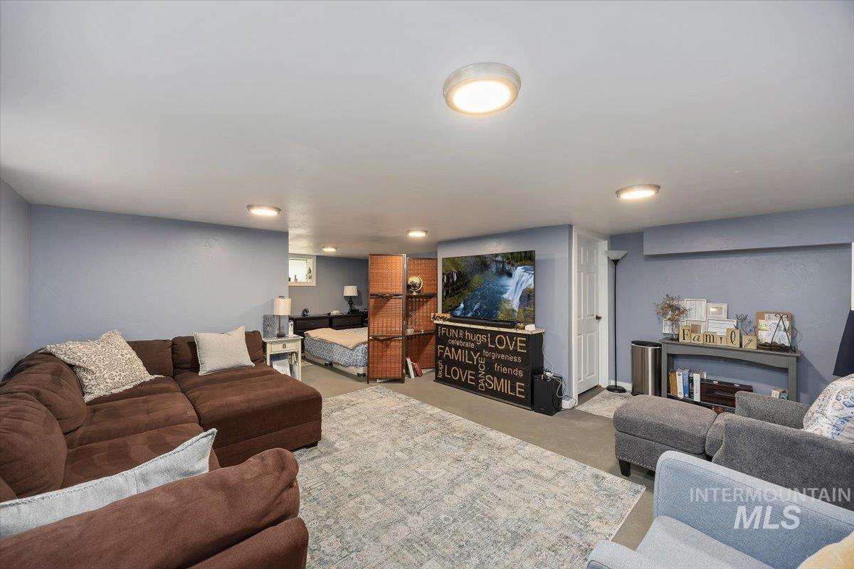 200 N 8th, Buhl, Idaho 83316, 2 Bedrooms, 1 Bathroom, Residential Income For Sale, Price $680,000,MLS 98966985