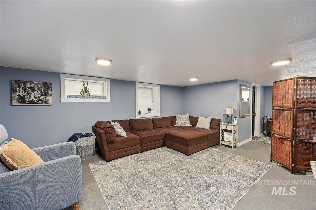 200 N 8th, Buhl, Idaho 83316, 2 Bedrooms, 1 Bathroom, Residential Income For Sale, Price $680,000,MLS 98966985