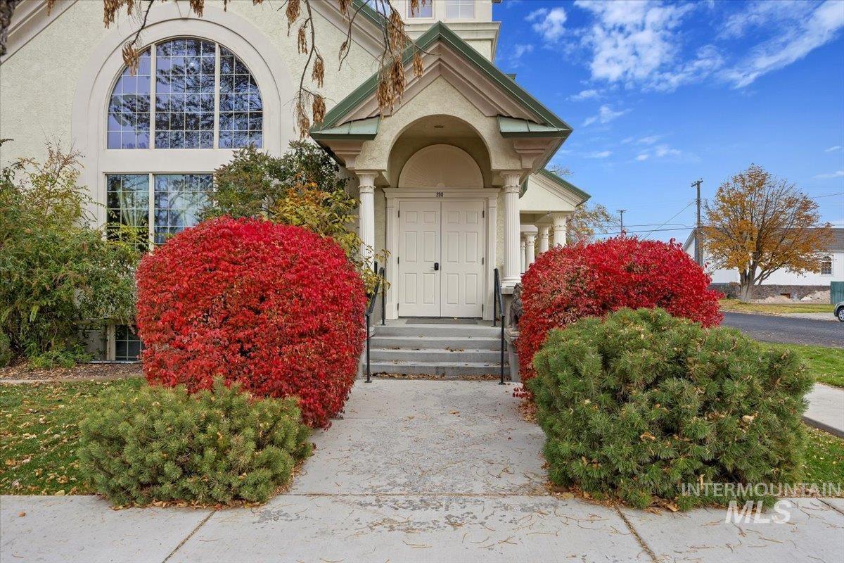 200 N 8th, Buhl, Idaho 83316, 2 Bedrooms, 1 Bathroom, Residential Income For Sale, Price $680,000,MLS 98966985