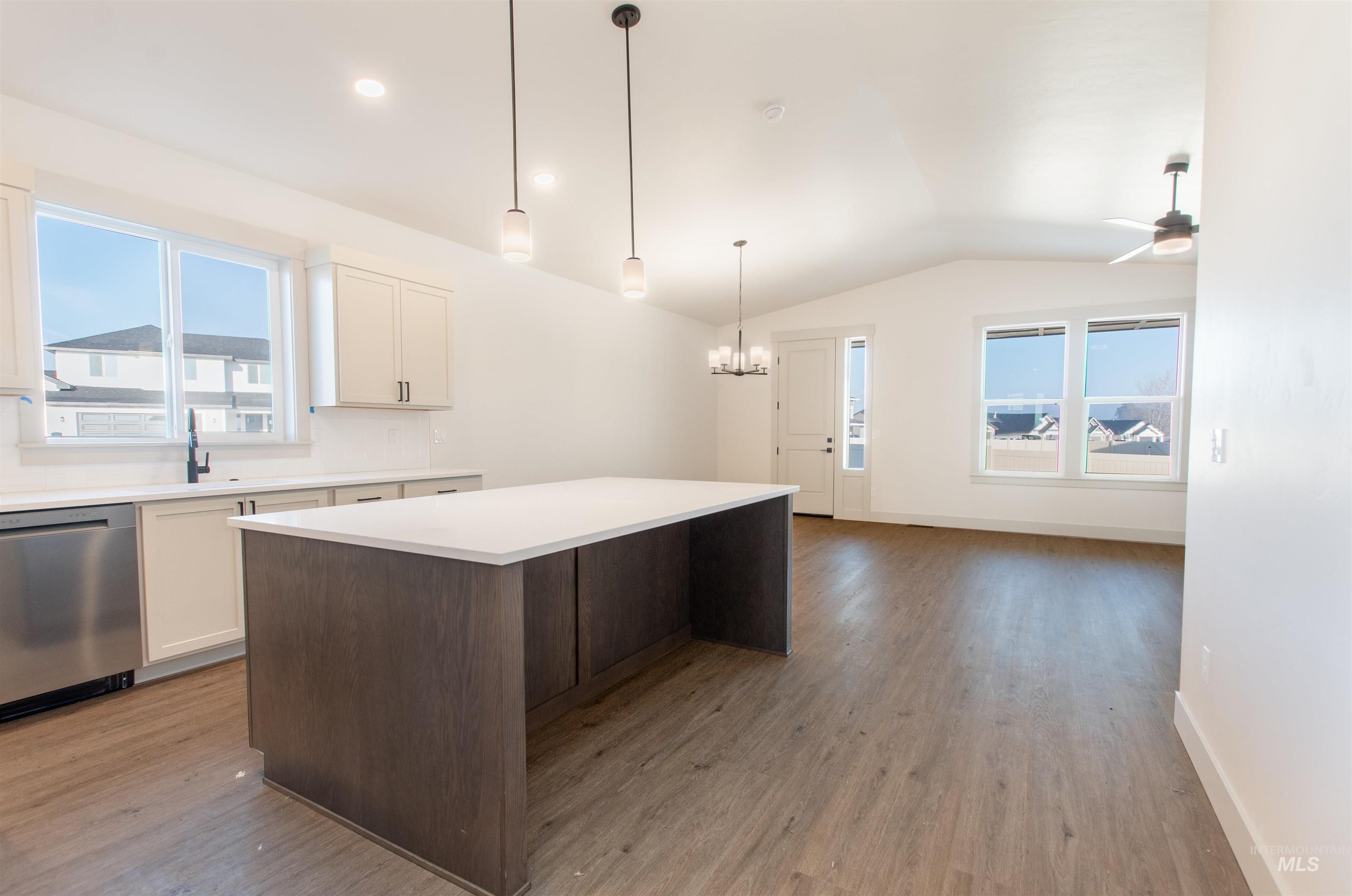 438 Linden St, New Plymouth, Idaho 83655, 5 Bedrooms, 2.5 Bathrooms, Residential For Sale, Price $465,000,MLS 98966987