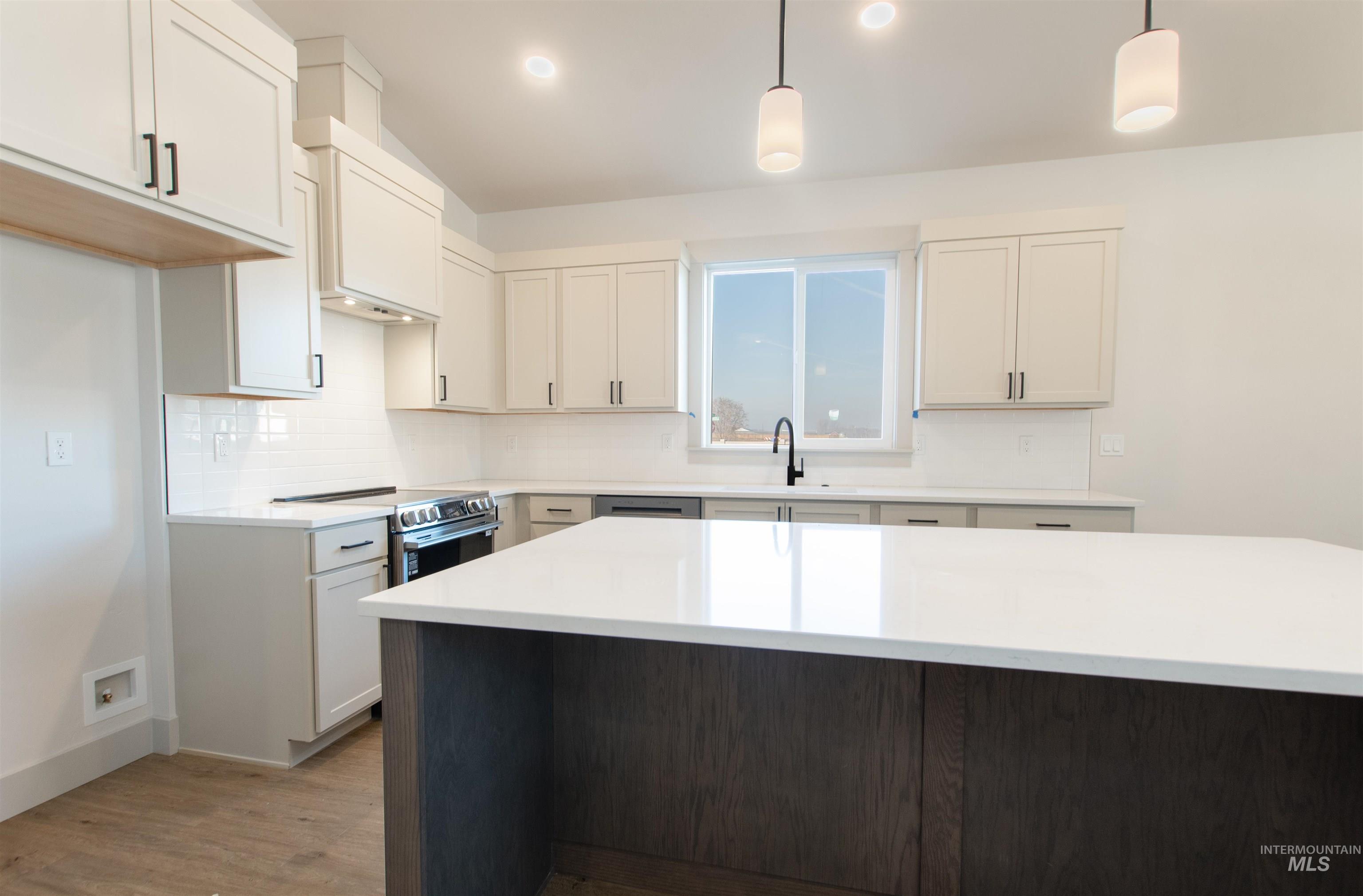 438 Linden St, New Plymouth, Idaho 83655, 5 Bedrooms, 2.5 Bathrooms, Residential For Sale, Price $465,000,MLS 98966987