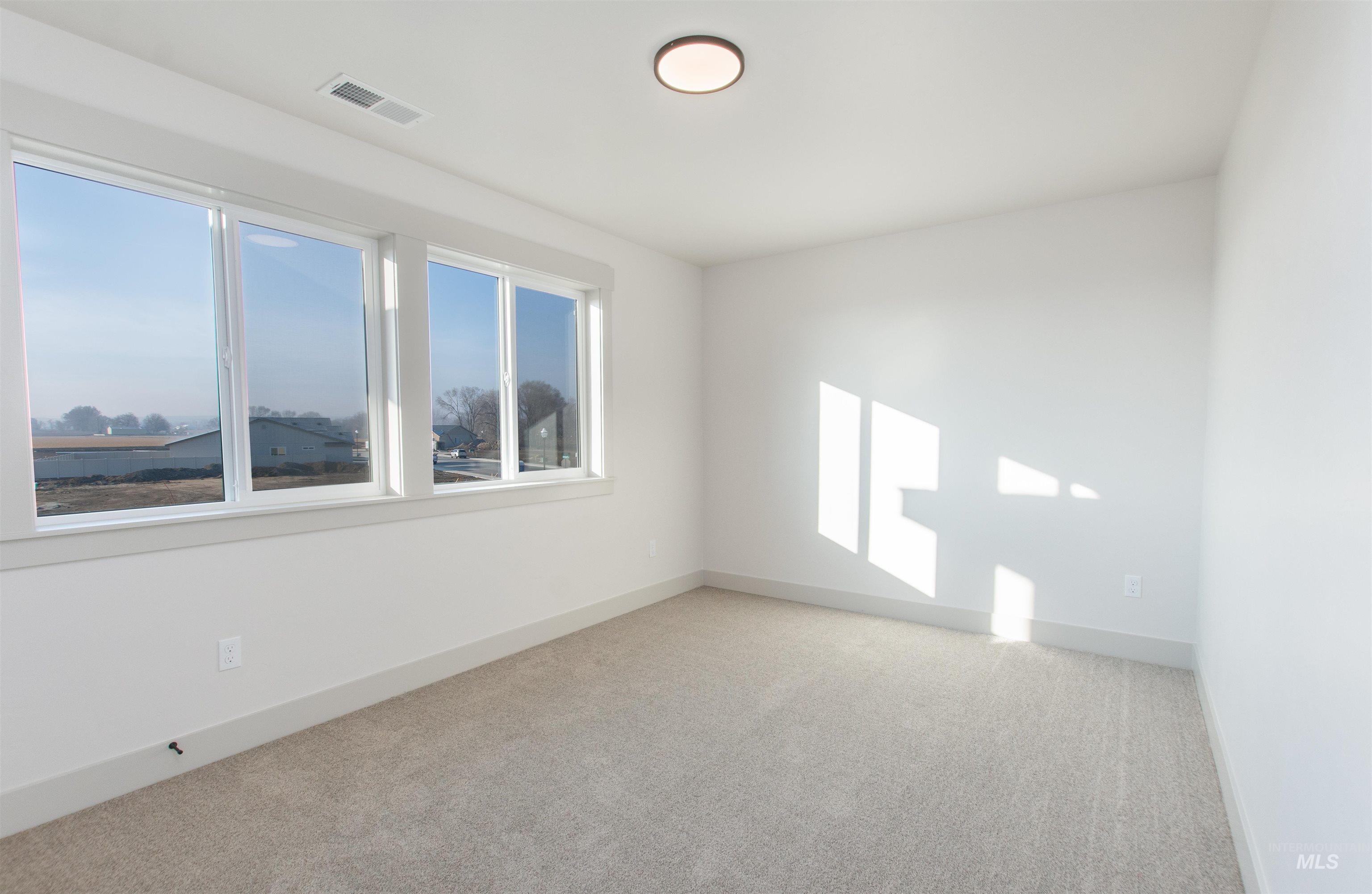 438 Linden St, New Plymouth, Idaho 83655, 5 Bedrooms, 2.5 Bathrooms, Residential For Sale, Price $465,000,MLS 98966987