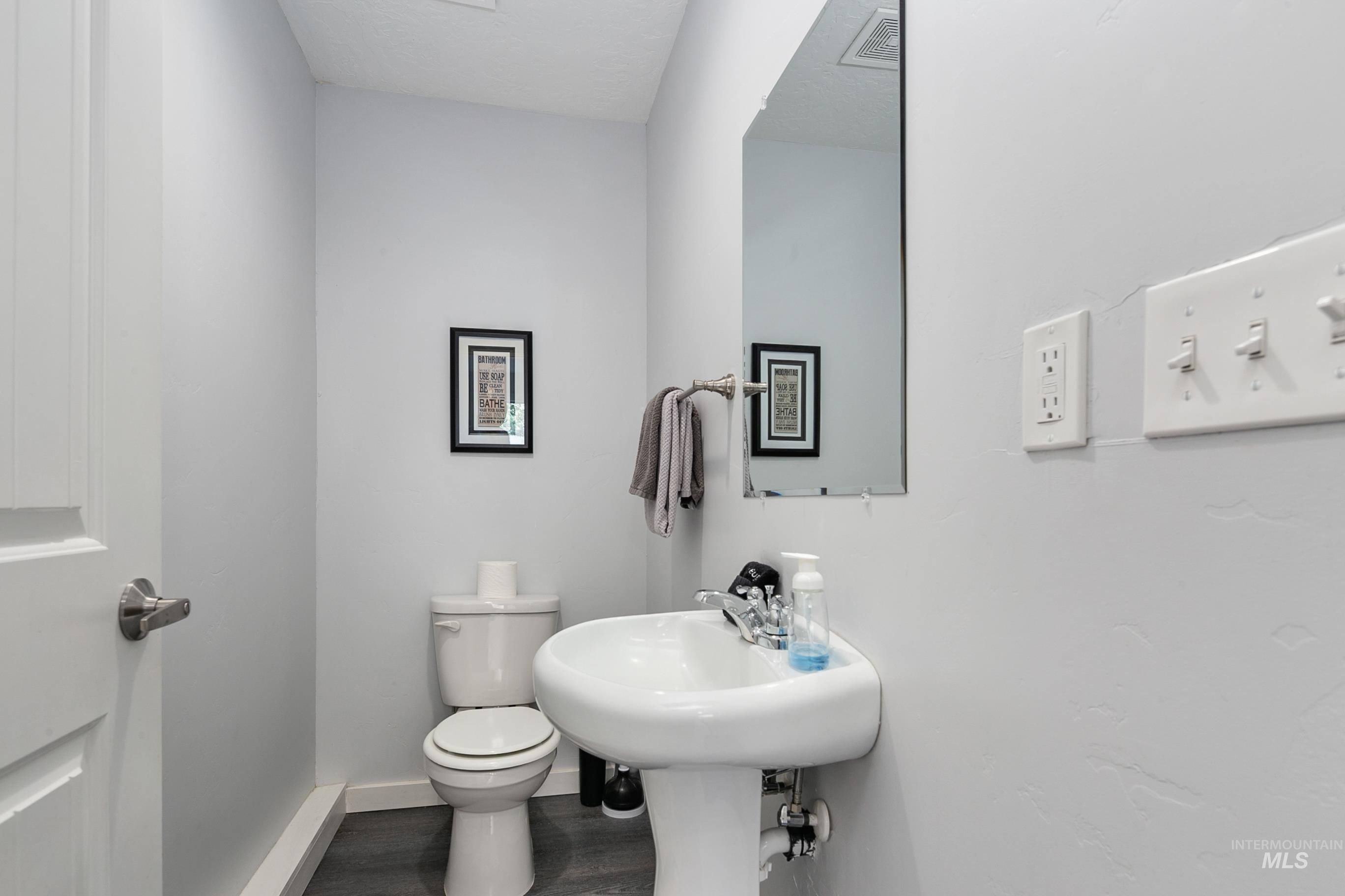 2513 N 31st, Boise, Idaho 83703, 3 Bedrooms, 2 Bathrooms, Residential Income For Sale, Price $870,000,MLS 98967007