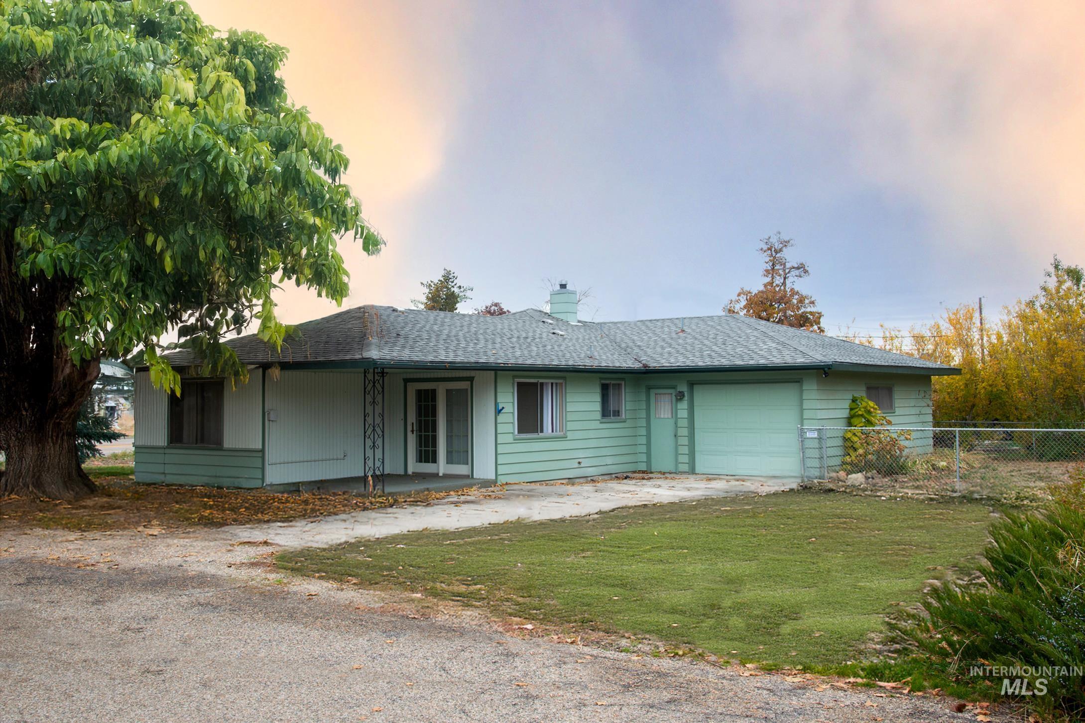 324 S Whitley Dr., Fruitland, Idaho 83619, 3 Bedrooms, 2 Bathrooms, Residential For Sale, Price $289,900,MLS 98967022