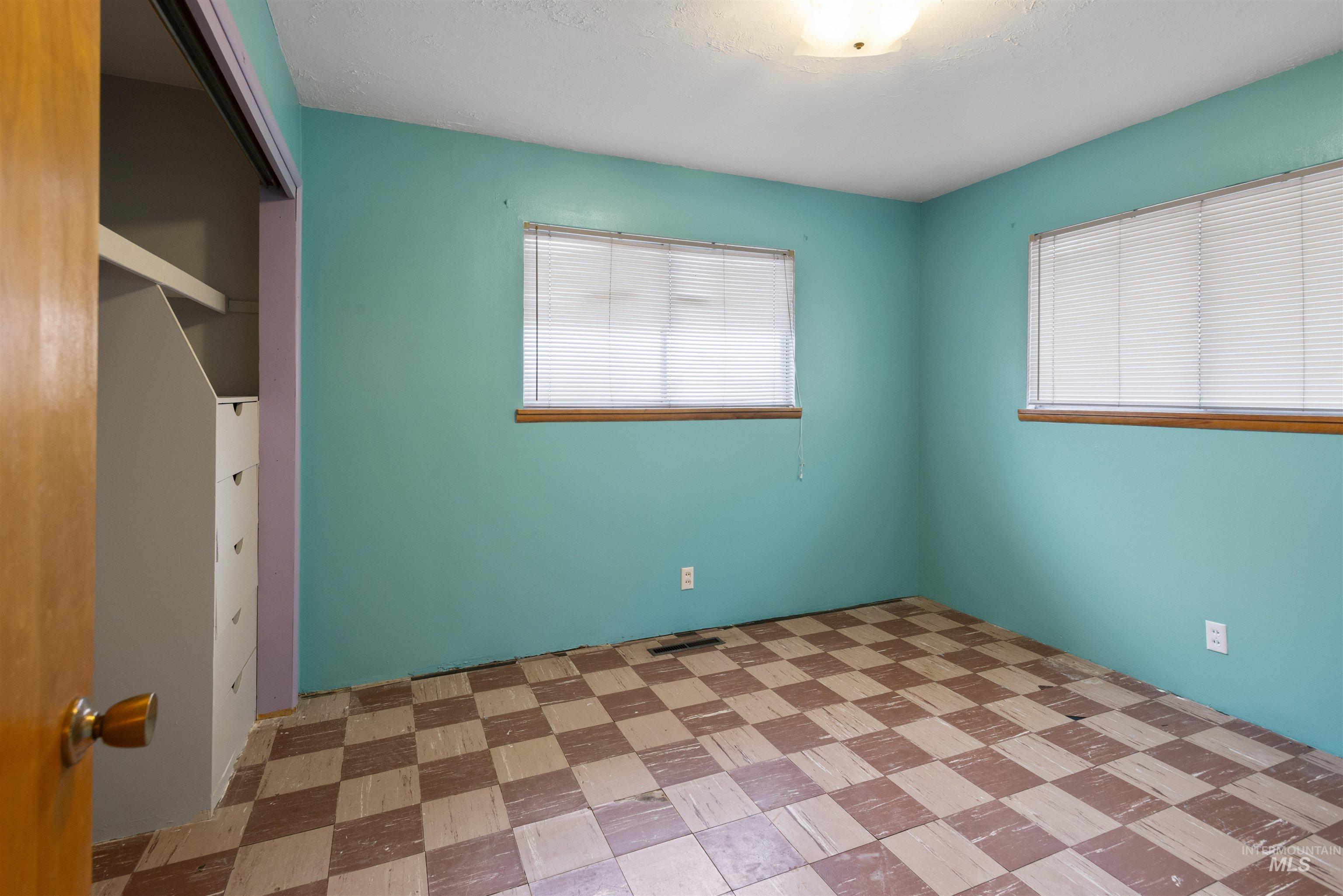 324 S Whitley Dr., Fruitland, Idaho 83619, 3 Bedrooms, 2 Bathrooms, Residential For Sale, Price $289,900,MLS 98967022