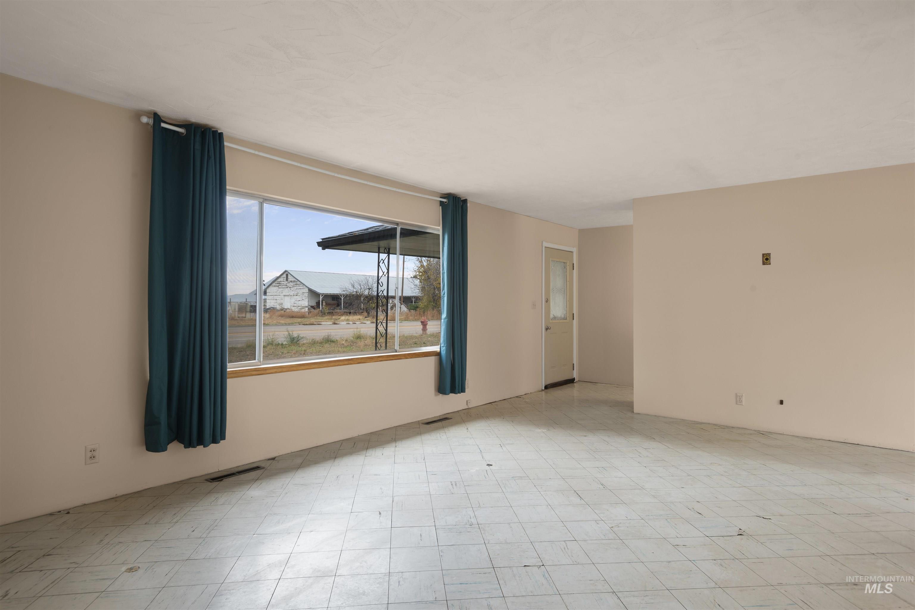 324 S Whitley Dr., Fruitland, Idaho 83619, 3 Bedrooms, 2 Bathrooms, Residential For Sale, Price $289,900,MLS 98967022