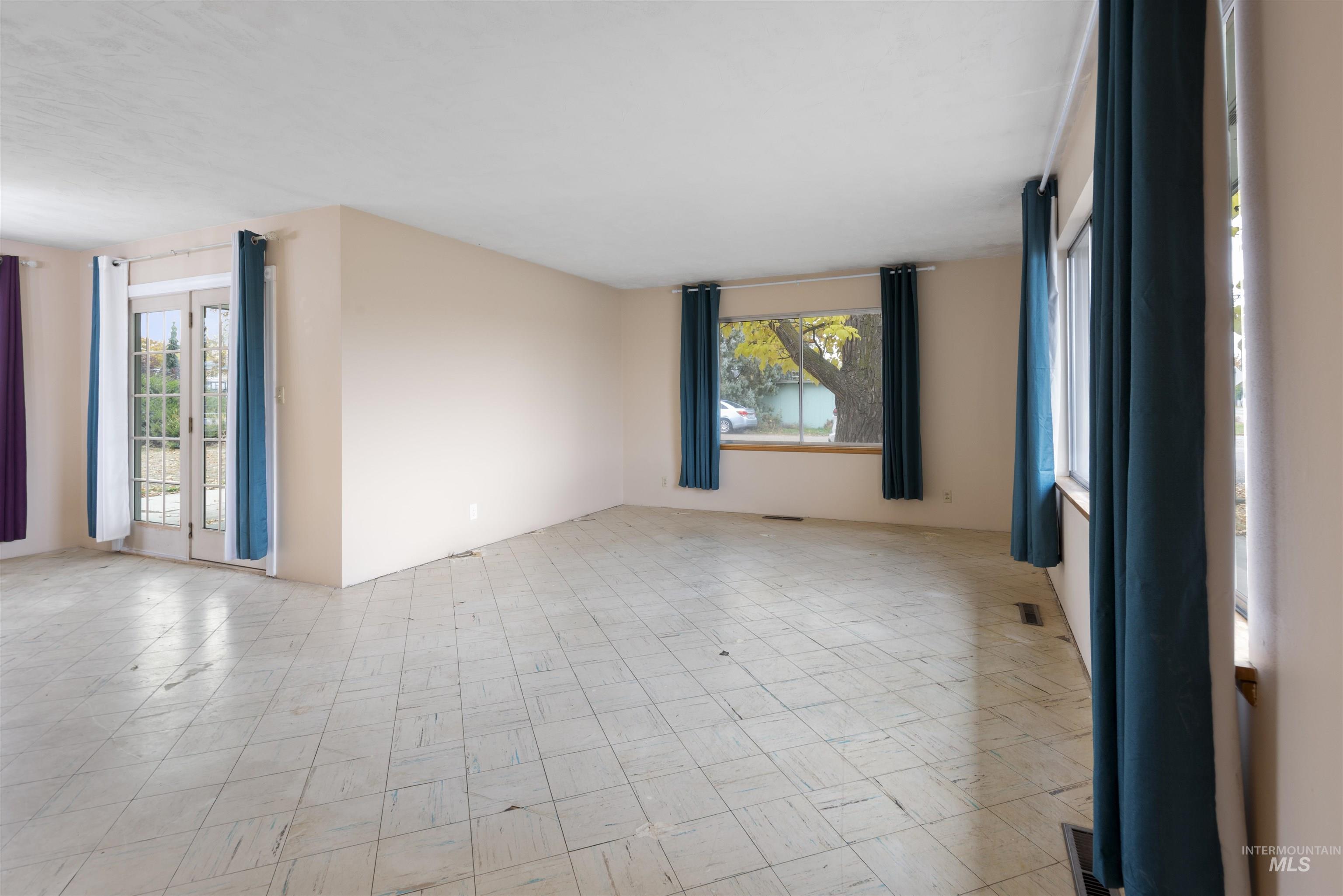 324 S Whitley Dr., Fruitland, Idaho 83619, 3 Bedrooms, 2 Bathrooms, Residential For Sale, Price $289,900,MLS 98967022