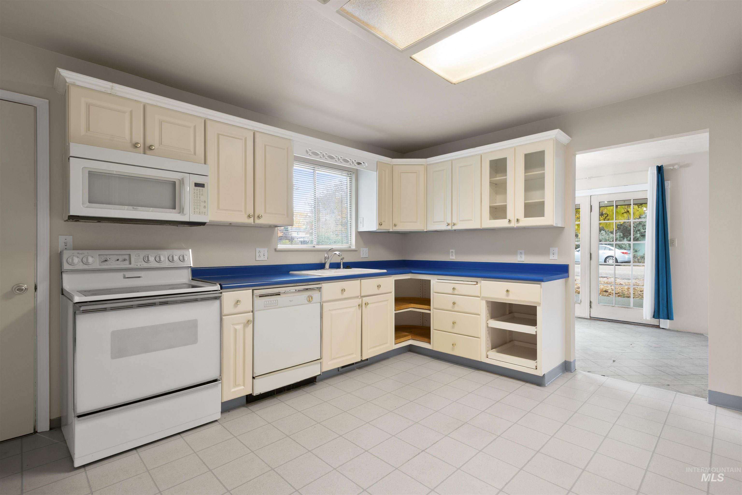 324 S Whitley Dr., Fruitland, Idaho 83619, 3 Bedrooms, 2 Bathrooms, Residential For Sale, Price $289,900,MLS 98967022