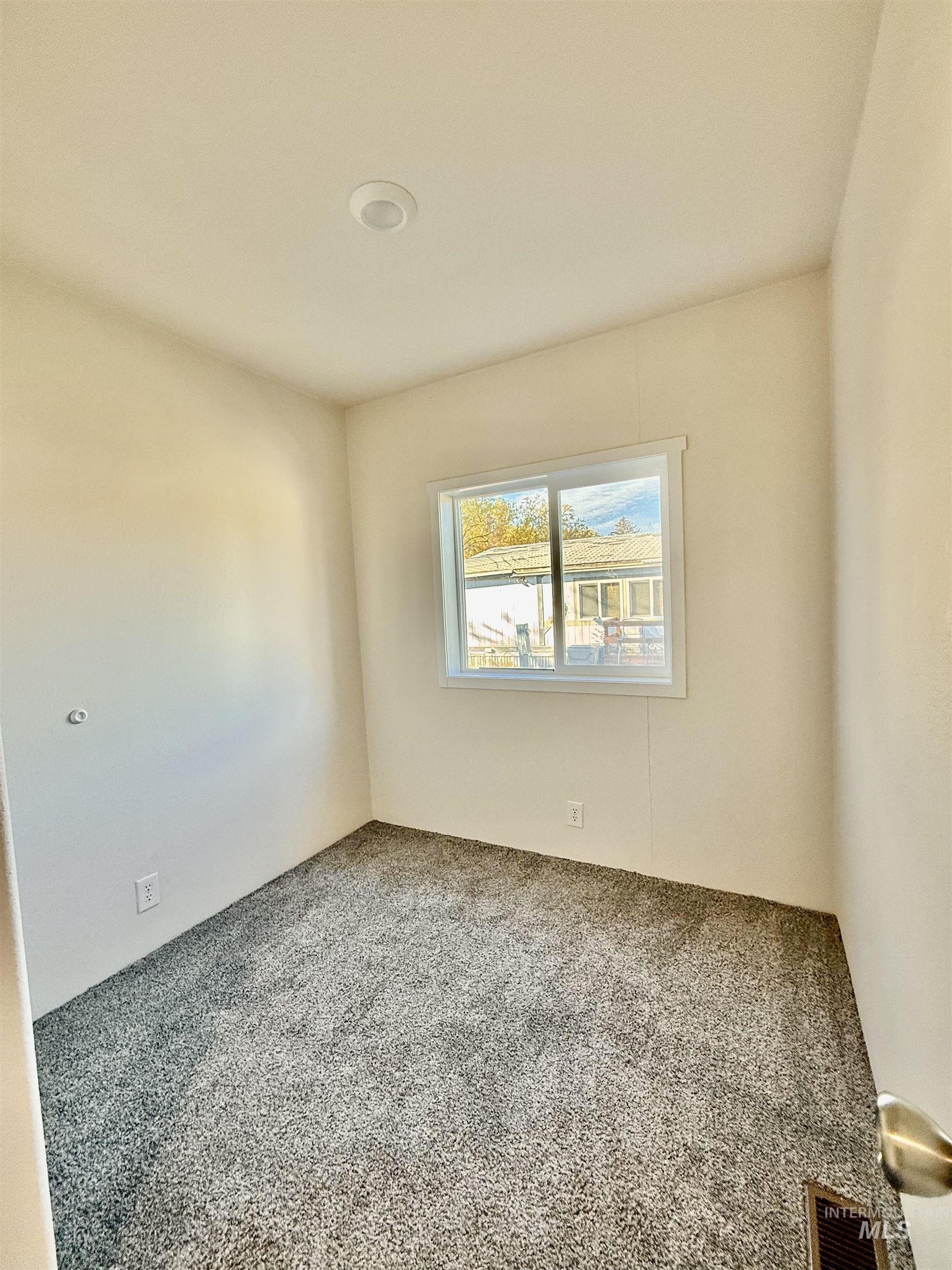 215 Dawn Dr., Mountain Home, Idaho 83647, 3 Bedrooms, 2 Bathrooms, Residential For Sale, Price $73,000,MLS 98967028