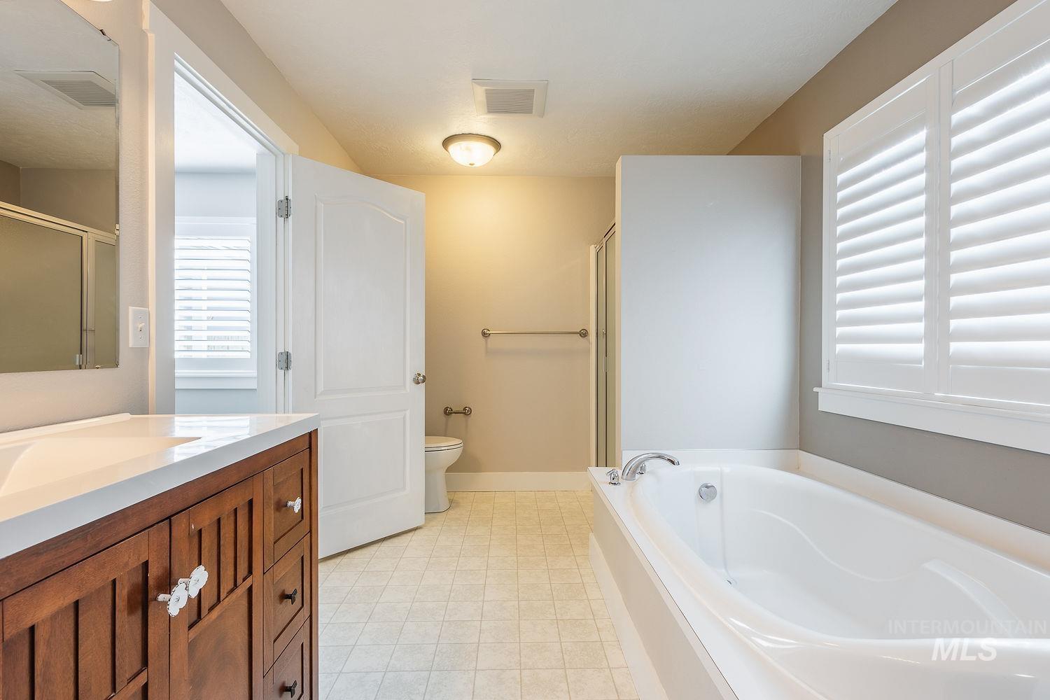 823 Royal St, Caldwell, Idaho 83605, 3 Bedrooms, 2 Bathrooms, Residential For Sale, Price $395,000,MLS 98967030