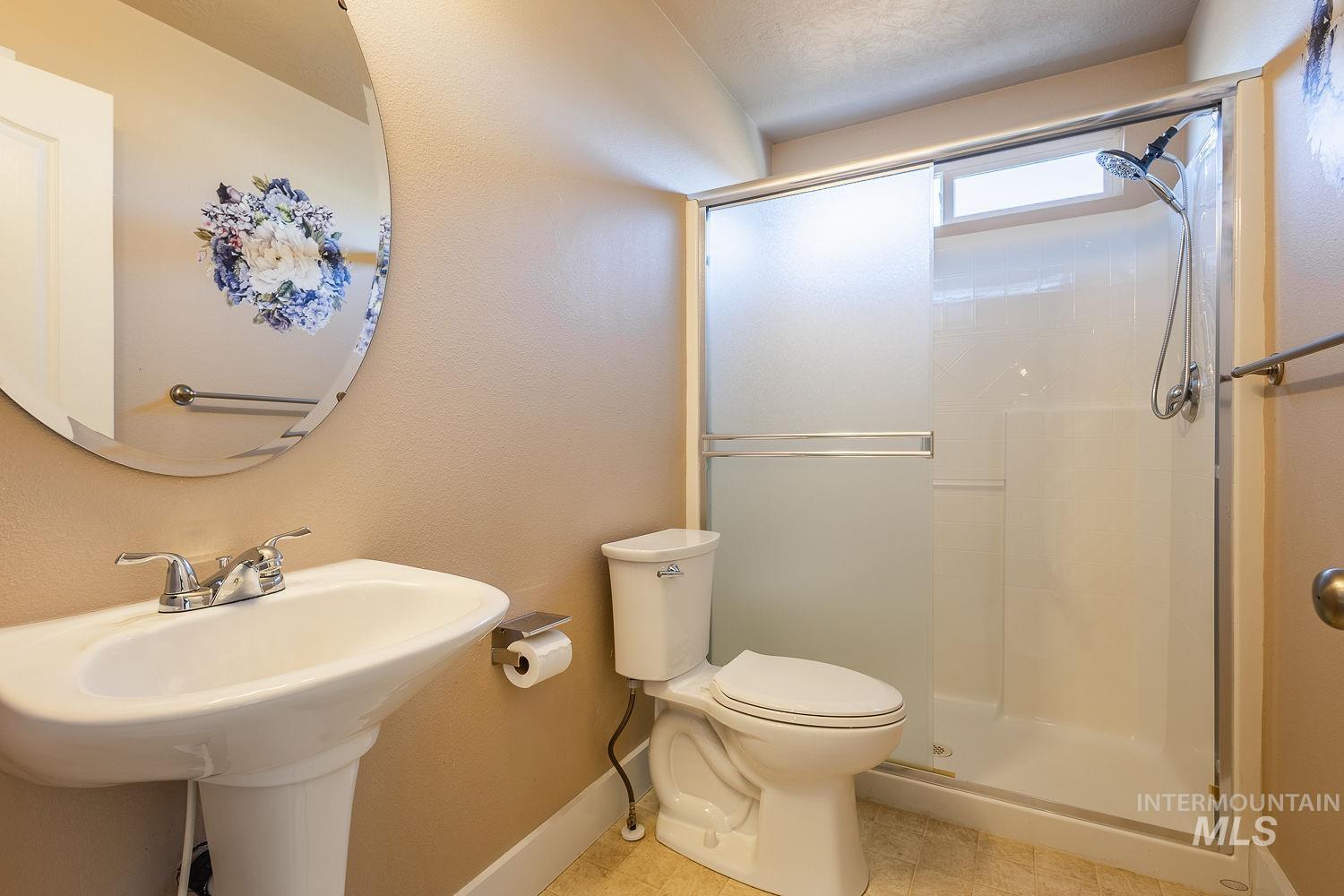 823 Royal St, Caldwell, Idaho 83605, 3 Bedrooms, 2 Bathrooms, Residential For Sale, Price $395,000,MLS 98967030