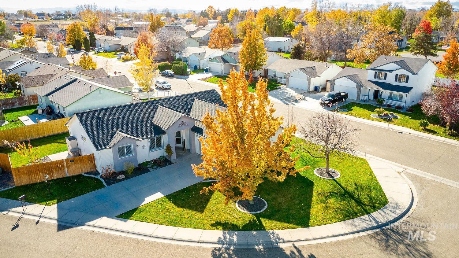 823 Royal St, Caldwell, Idaho 83605, 3 Bedrooms, 2 Bathrooms, Residential For Sale, Price $395,000,MLS 98967030