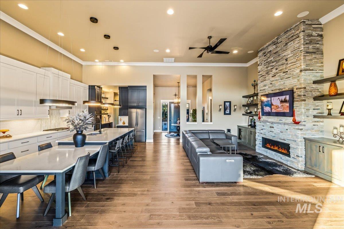 1950 E Lone Shore Lane, Eagle, Idaho 83616, 3 Bedrooms, 2.5 Bathrooms, Residential For Sale, Price $2,079,988,MLS 98967043