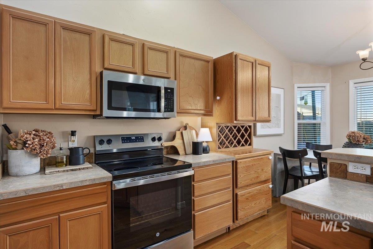 524 Meadowlark Way, Twin Falls, Idaho 83301-6820, 4 Bedrooms, 2 Bathrooms, Residential For Sale, Price $424,900,MLS 98967047