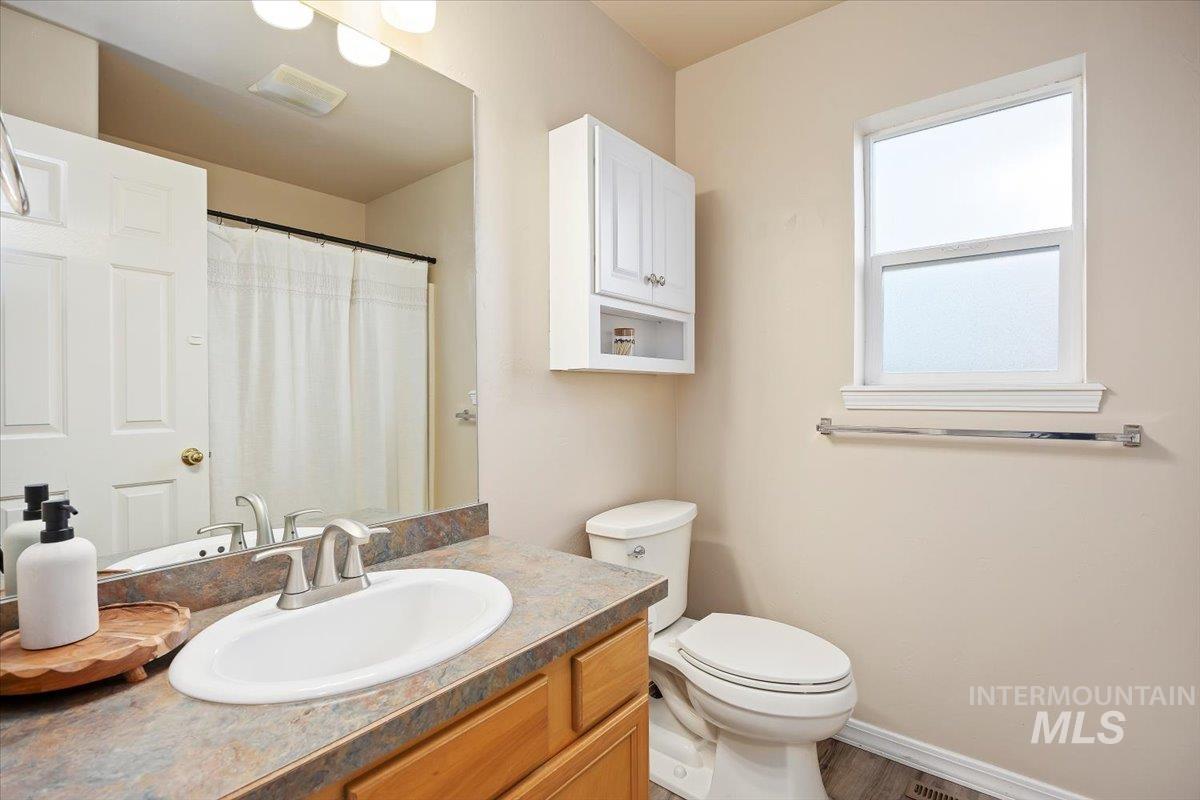 524 Meadowlark Way, Twin Falls, Idaho 83301-6820, 4 Bedrooms, 2 Bathrooms, Residential For Sale, Price $424,900,MLS 98967047