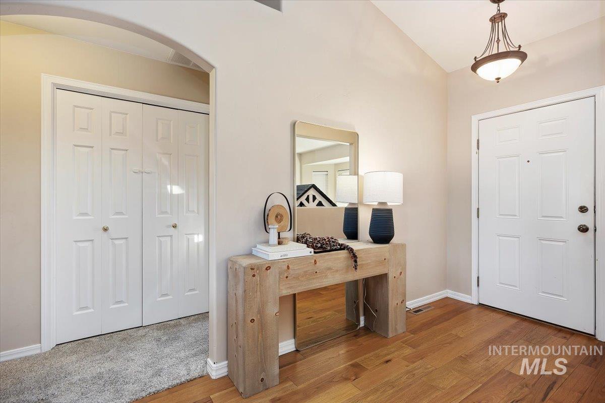 524 Meadowlark Way, Twin Falls, Idaho 83301-6820, 4 Bedrooms, 2 Bathrooms, Residential For Sale, Price $424,900,MLS 98967047