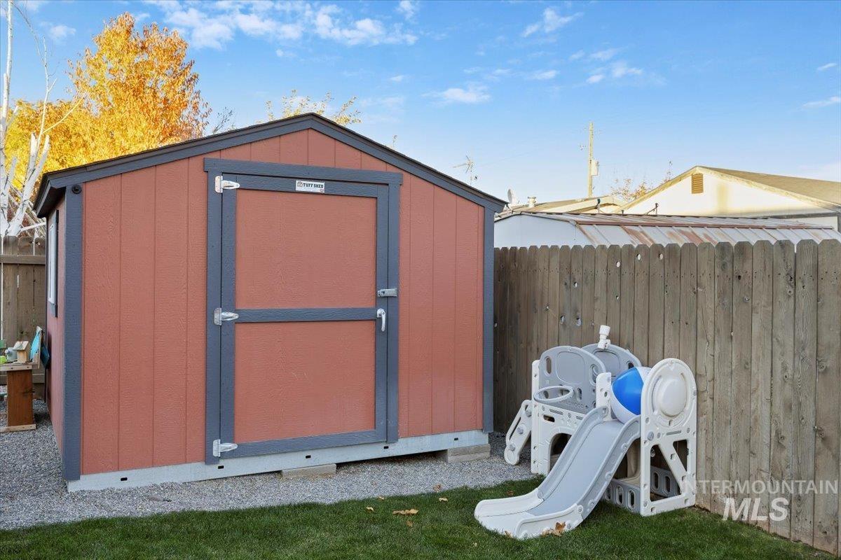 524 Meadowlark Way, Twin Falls, Idaho 83301-6820, 4 Bedrooms, 2 Bathrooms, Residential For Sale, Price $424,900,MLS 98967047